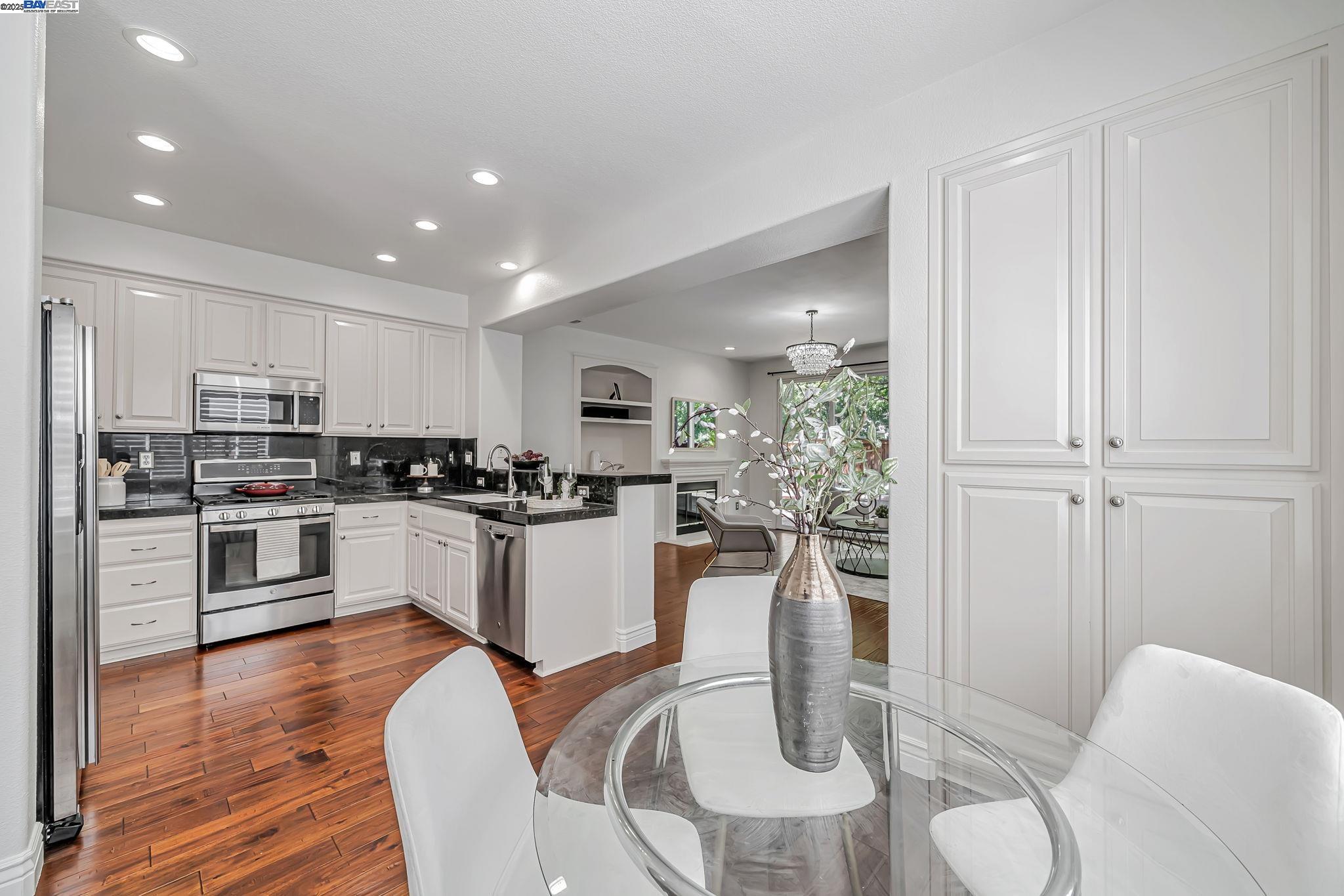 Detail Gallery Image 19 of 56 For 260 Abigail Cir, Danville,  CA 94506 - 3 Beds | 2/1 Baths