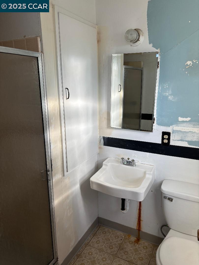 Detail Gallery Image 10 of 24 For 1950 Solano Way, Concord,  CA 94520 - 3 Beds | 2 Baths