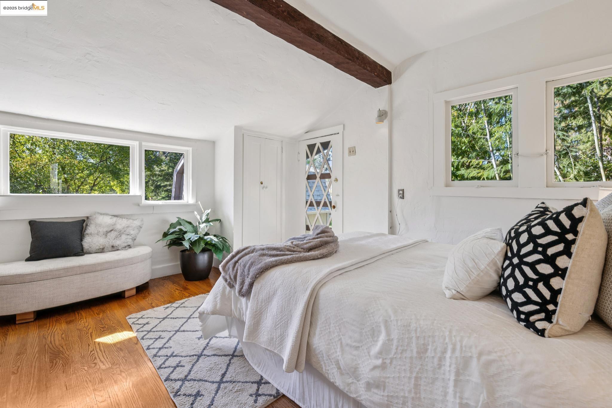 Detail Gallery Image 13 of 50 For 3073 Monterey Blvd, Oakland,  CA 94602 - 1 Beds | 1 Baths