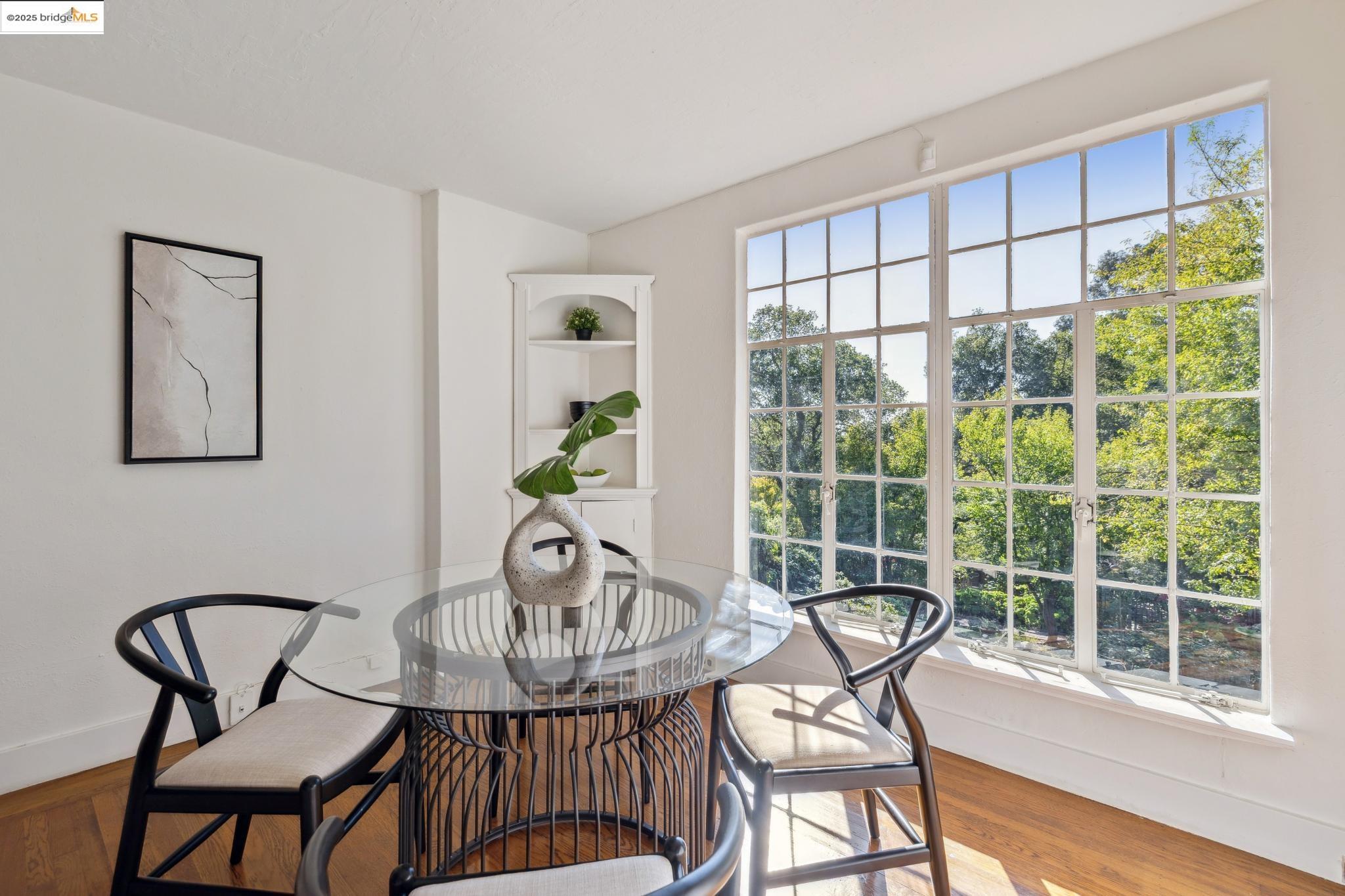 Detail Gallery Image 8 of 50 For 3073 Monterey Blvd, Oakland,  CA 94602 - 1 Beds | 1 Baths