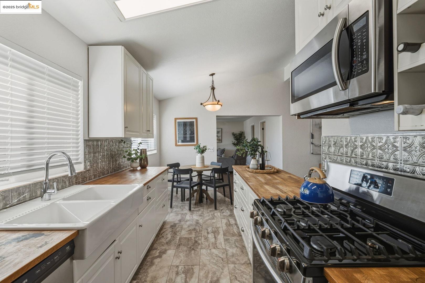 Detail Gallery Image 10 of 27 For 1311 Madison Pl, Woodland,  CA 95776 - 5 Beds | 2 Baths