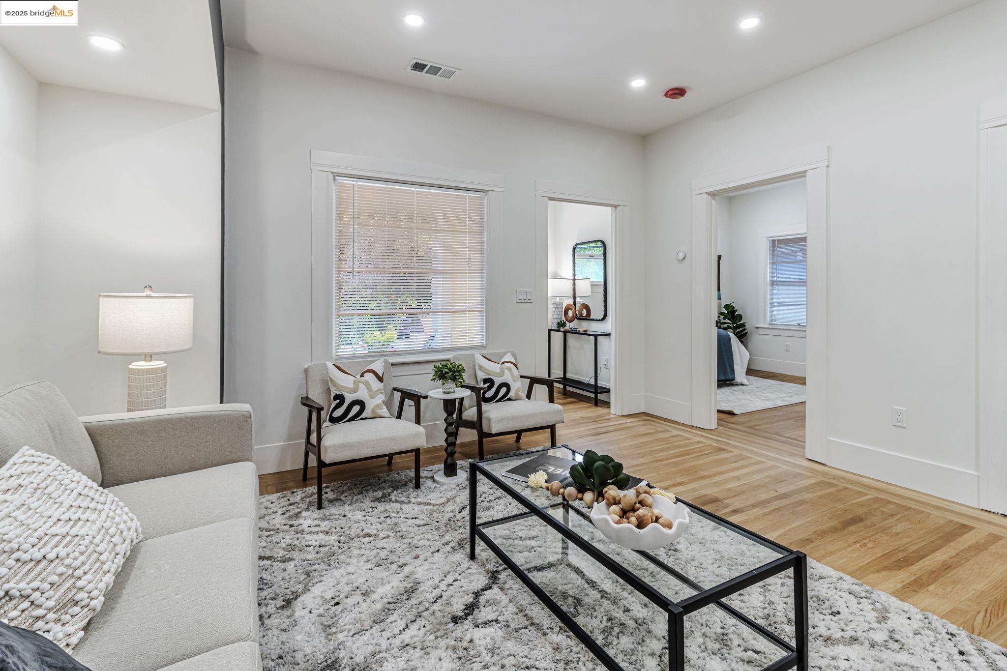 Detail Gallery Image 11 of 36 For 5614 Dover St, Oakland,  CA 94609 - 3 Beds | 2/1 Baths