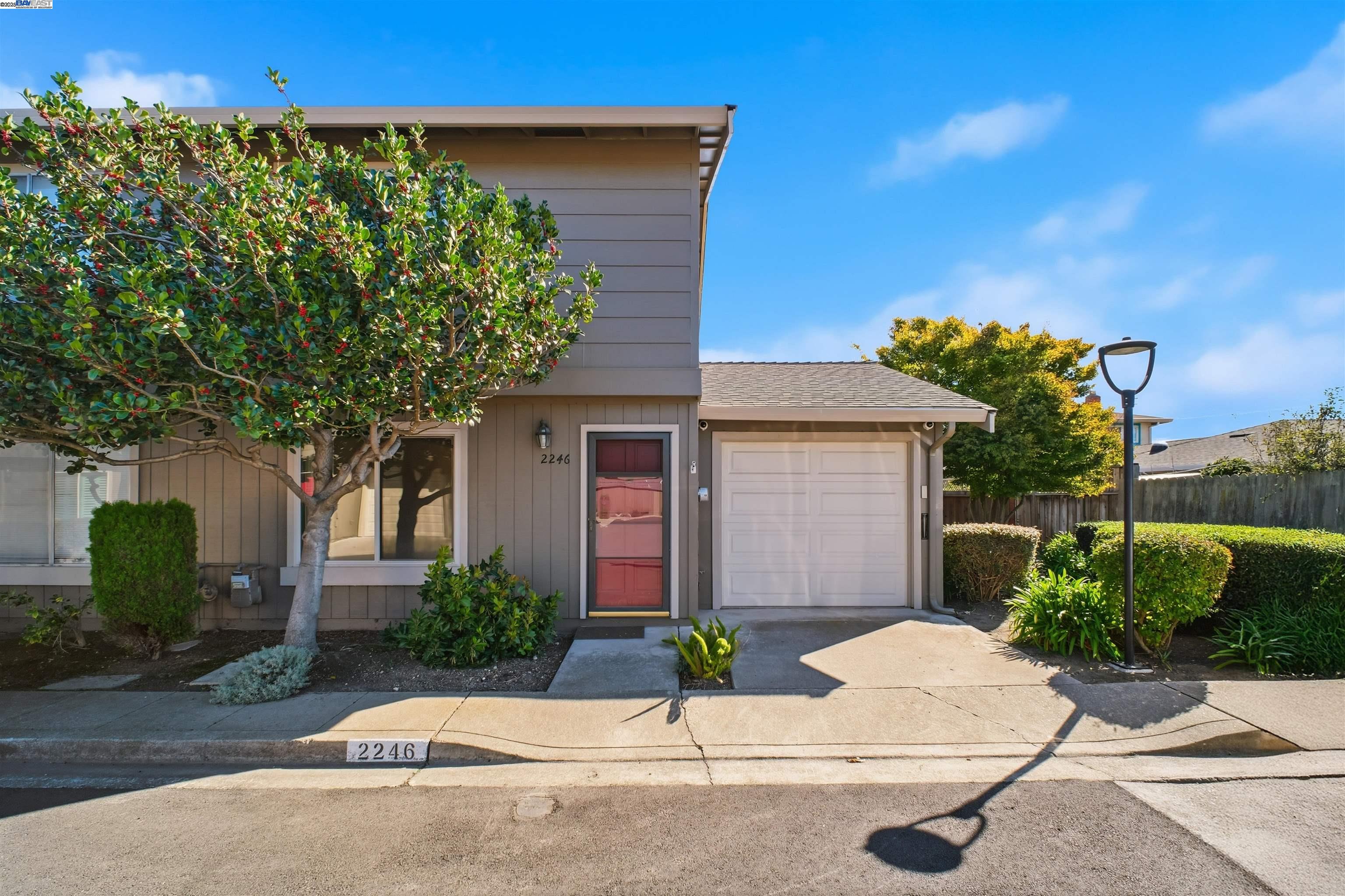 Detail Gallery Image 2 of 22 For 2246 Windlass Way, San Leandro,  CA 94577 - 2 Beds | 1/1 Baths
