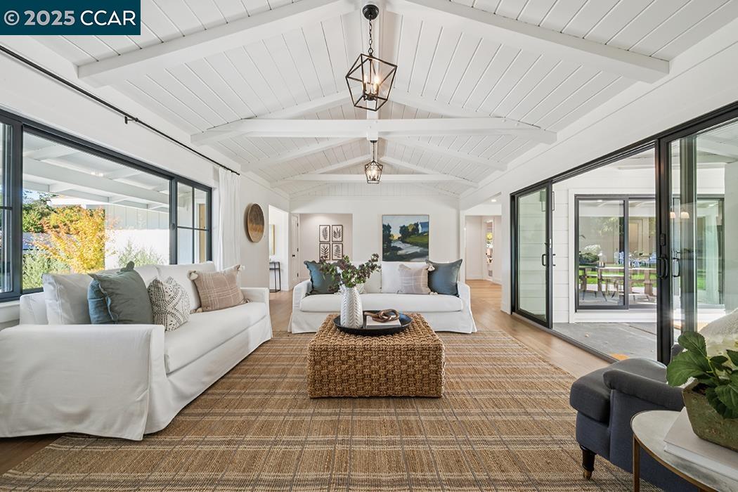 Detail Gallery Image 10 of 31 For 24 Brookdale Ct, Lafayette,  CA 94549 - 3 Beds | 2 Baths