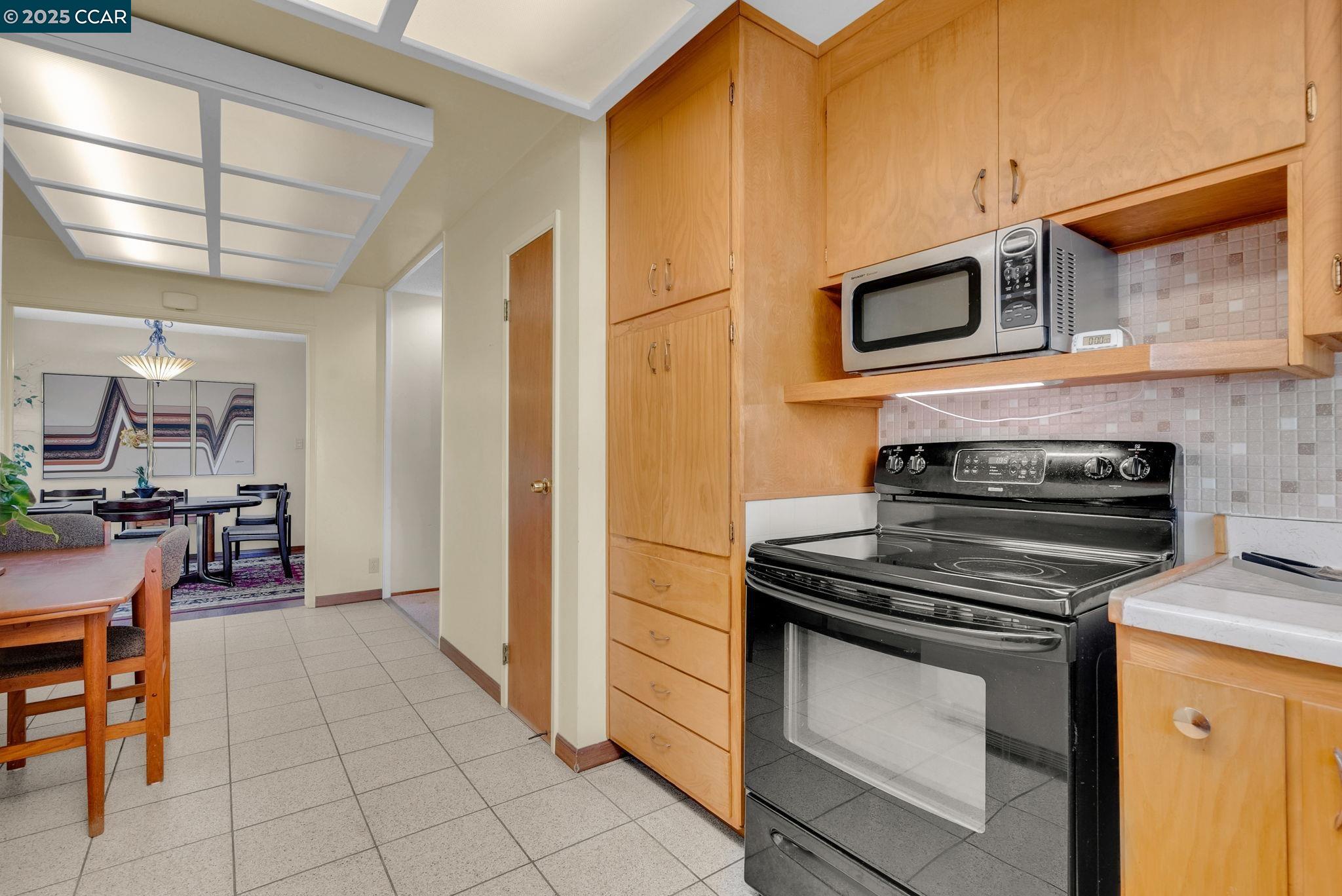 Detail Gallery Image 13 of 52 For 2823 Wiswall Dr, Richmond,  CA 94806 - 3 Beds | 2 Baths