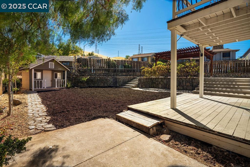 Detail Gallery Image 31 of 43 For 3988 Alta Vista Cir, Pittsburg,  CA 94565 - 4 Beds | 2/1 Baths