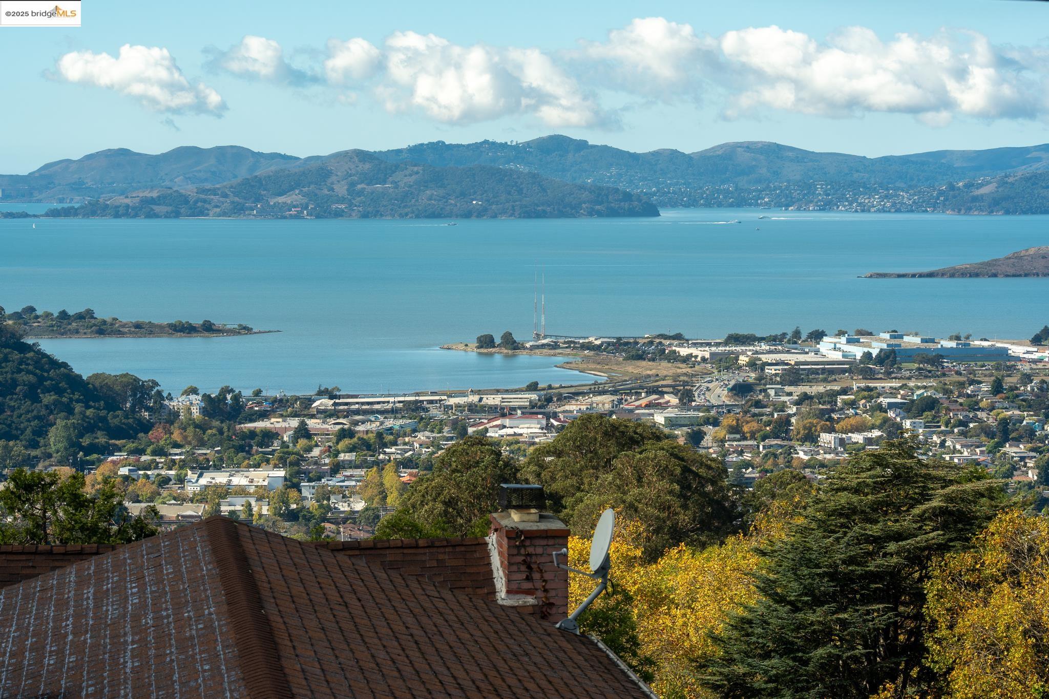 Detail Gallery Image 5 of 47 For 207 Cambridge Ave, Kensington,  CA 94708 - 3 Beds | 2 Baths