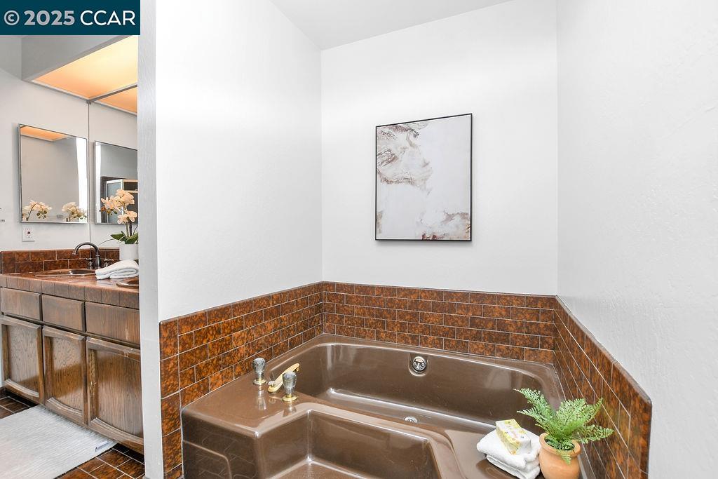 Detail Gallery Image 27 of 52 For 1187-a Kaski Lane, Concord,  CA 94518-1894 - 4 Beds | 2/1 Baths