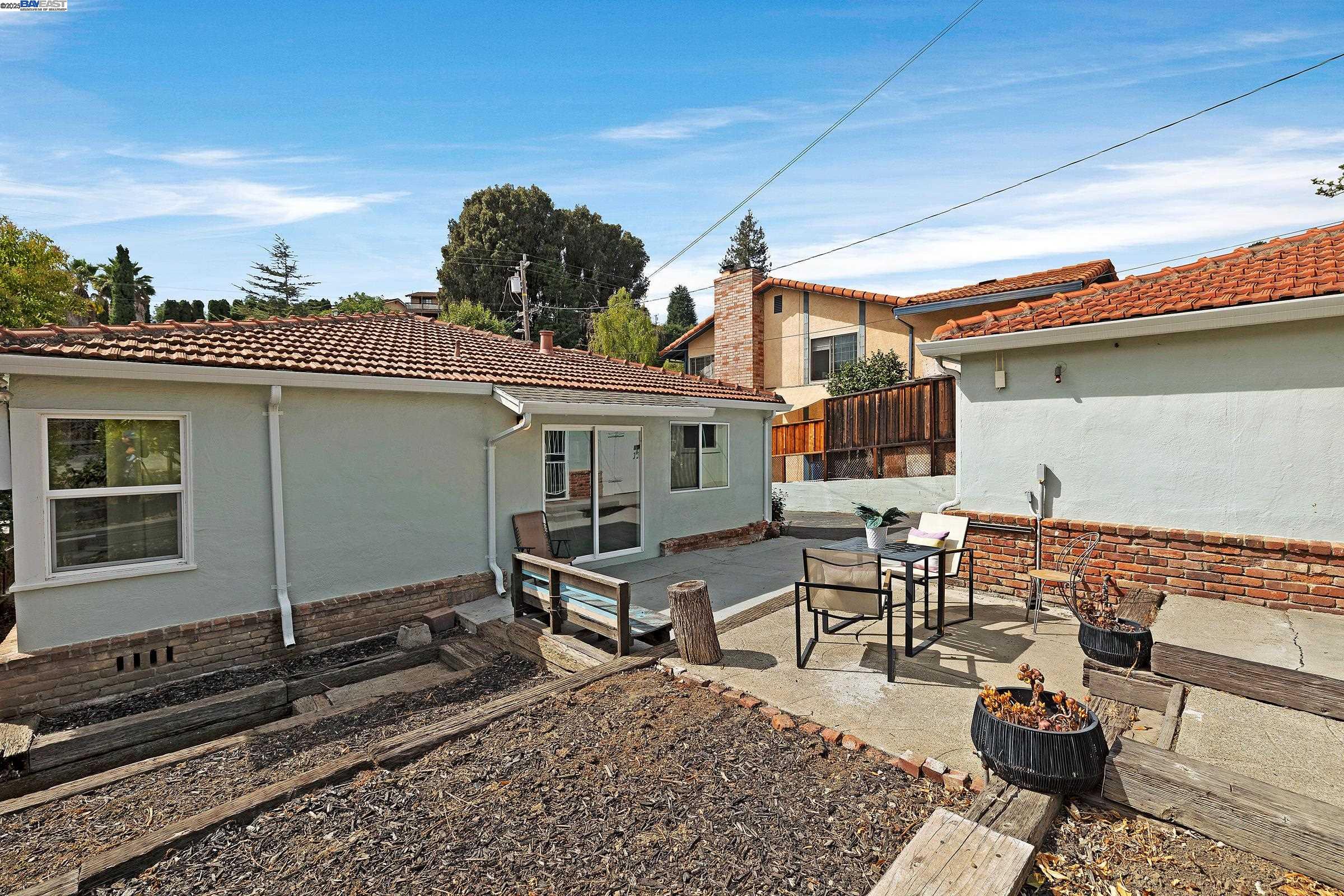 Detail Gallery Image 34 of 38 For 18760 Stanton Ave, Castro Valley,  CA 94546 - 3 Beds | 2 Baths