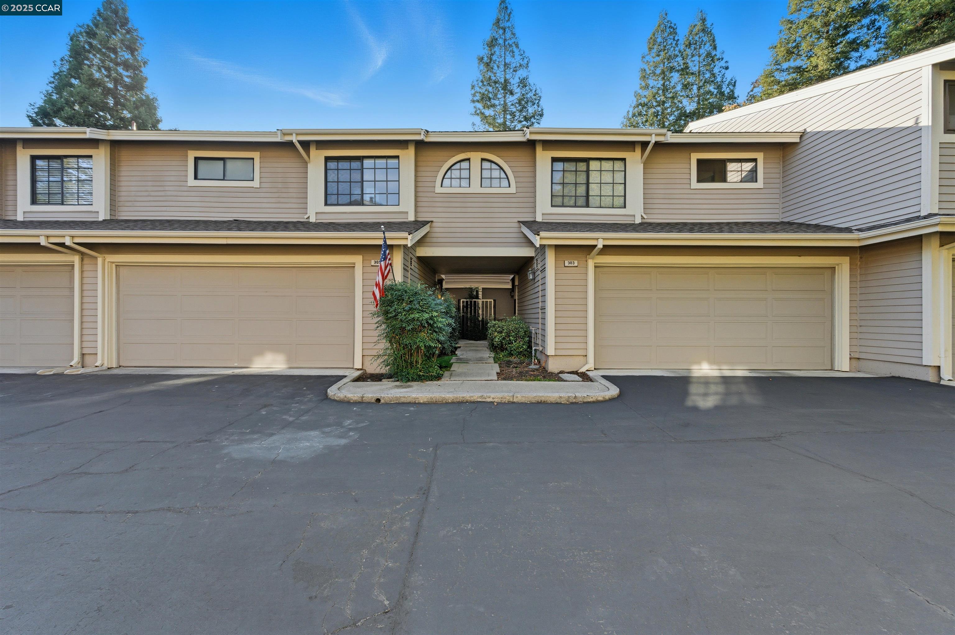 Detail Gallery Image 2 of 42 For 305 Windstream Place, Danville,  CA 94536 - 2 Beds | 2/1 Baths