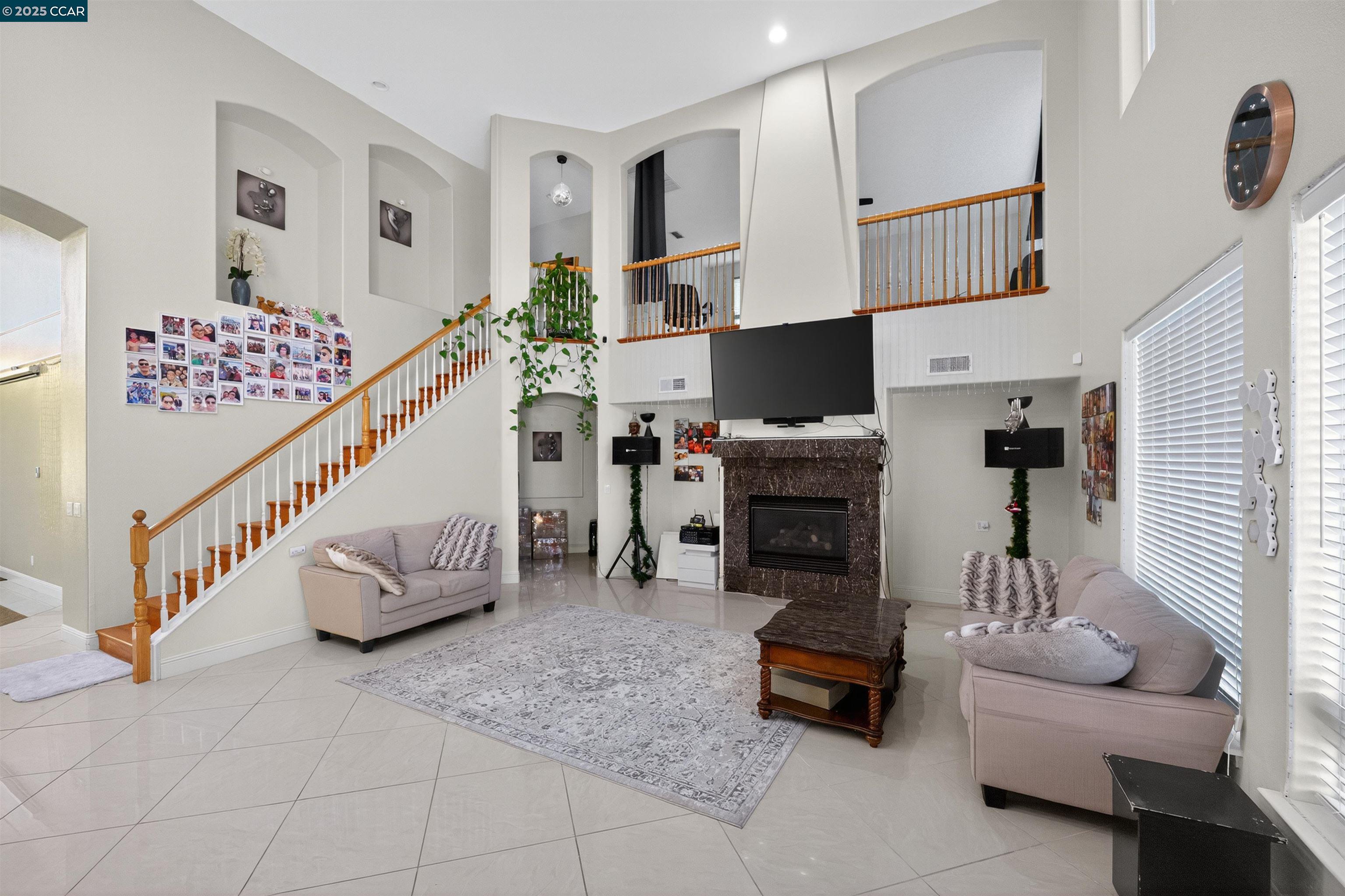 Detail Gallery Image 4 of 35 For 4100 Diorite Ct, Antioch,  CA 94531 - 4 Beds | 2/1 Baths