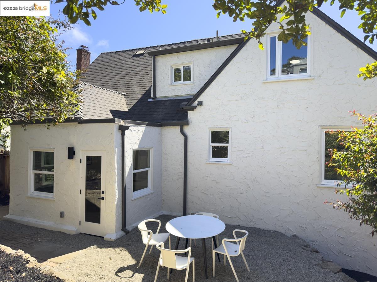 Detail Gallery Image 31 of 60 For 479 Kentucky Ave, Berkeley,  CA 94707 - 3 Beds | 2 Baths