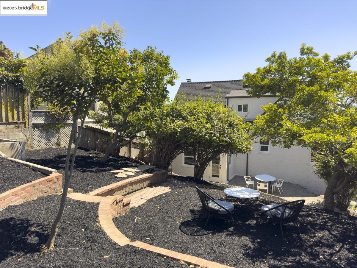 Detail Gallery Image 32 of 60 For 479 Kentucky Ave, Berkeley,  CA 94707 - 3 Beds | 2 Baths