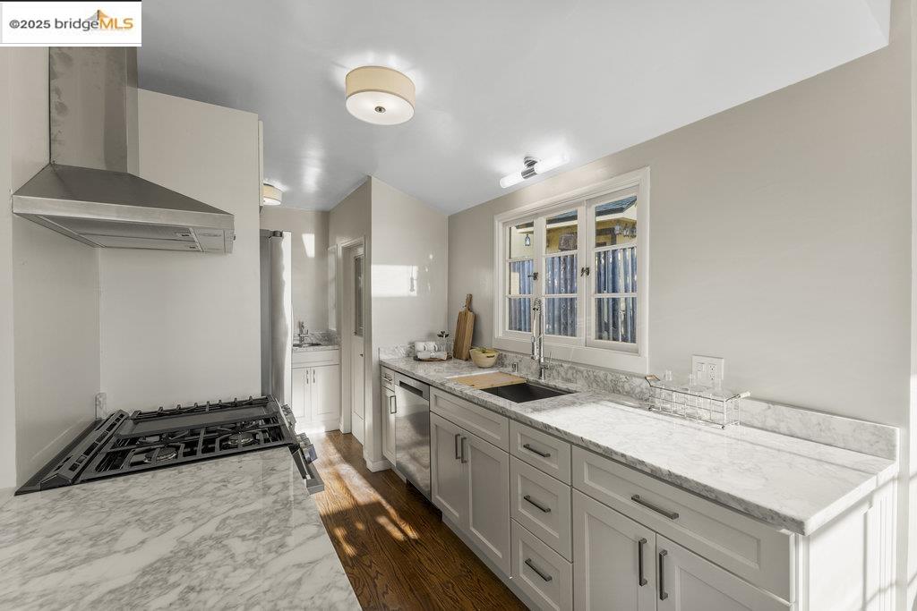 Detail Gallery Image 15 of 54 For 85 Stratford Rd, Kensington,  CA 94707 - 2 Beds | 1 Baths