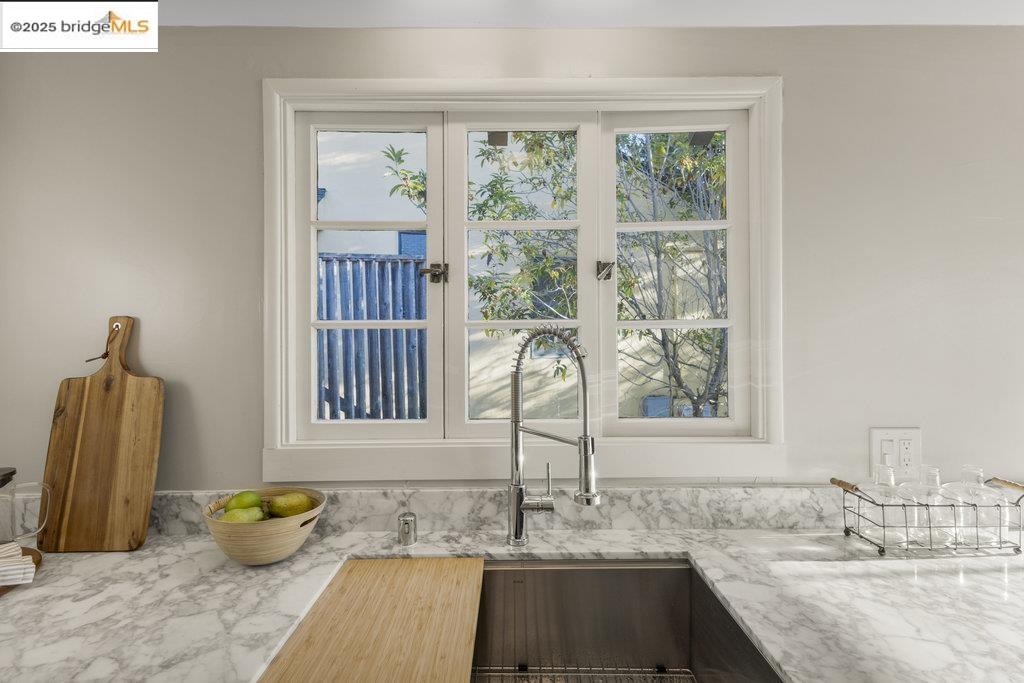 Detail Gallery Image 17 of 54 For 85 Stratford Rd, Kensington,  CA 94707 - 2 Beds | 1 Baths