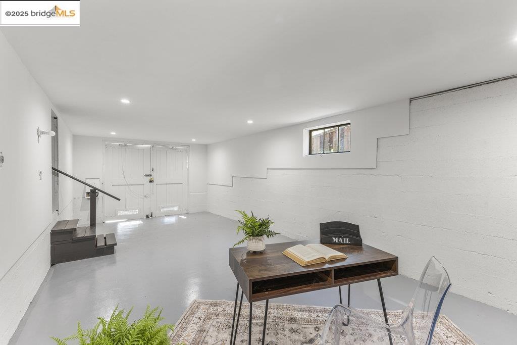 Detail Gallery Image 32 of 54 For 85 Stratford Rd, Kensington,  CA 94707 - 2 Beds | 1 Baths