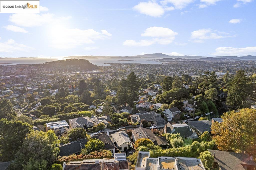 Detail Gallery Image 51 of 54 For 85 Stratford Rd, Kensington,  CA 94707 - 2 Beds | 1 Baths