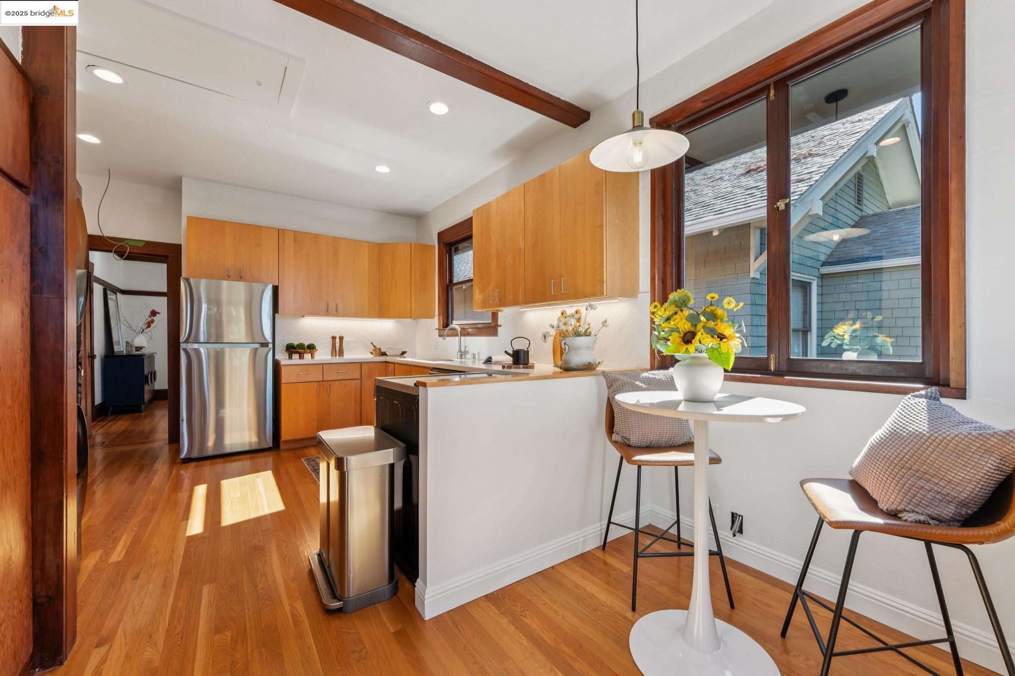 Detail Gallery Image 27 of 57 For 6127 Hillegass Ave, Oakland,  CA 94618 - 3 Beds | 1 Baths