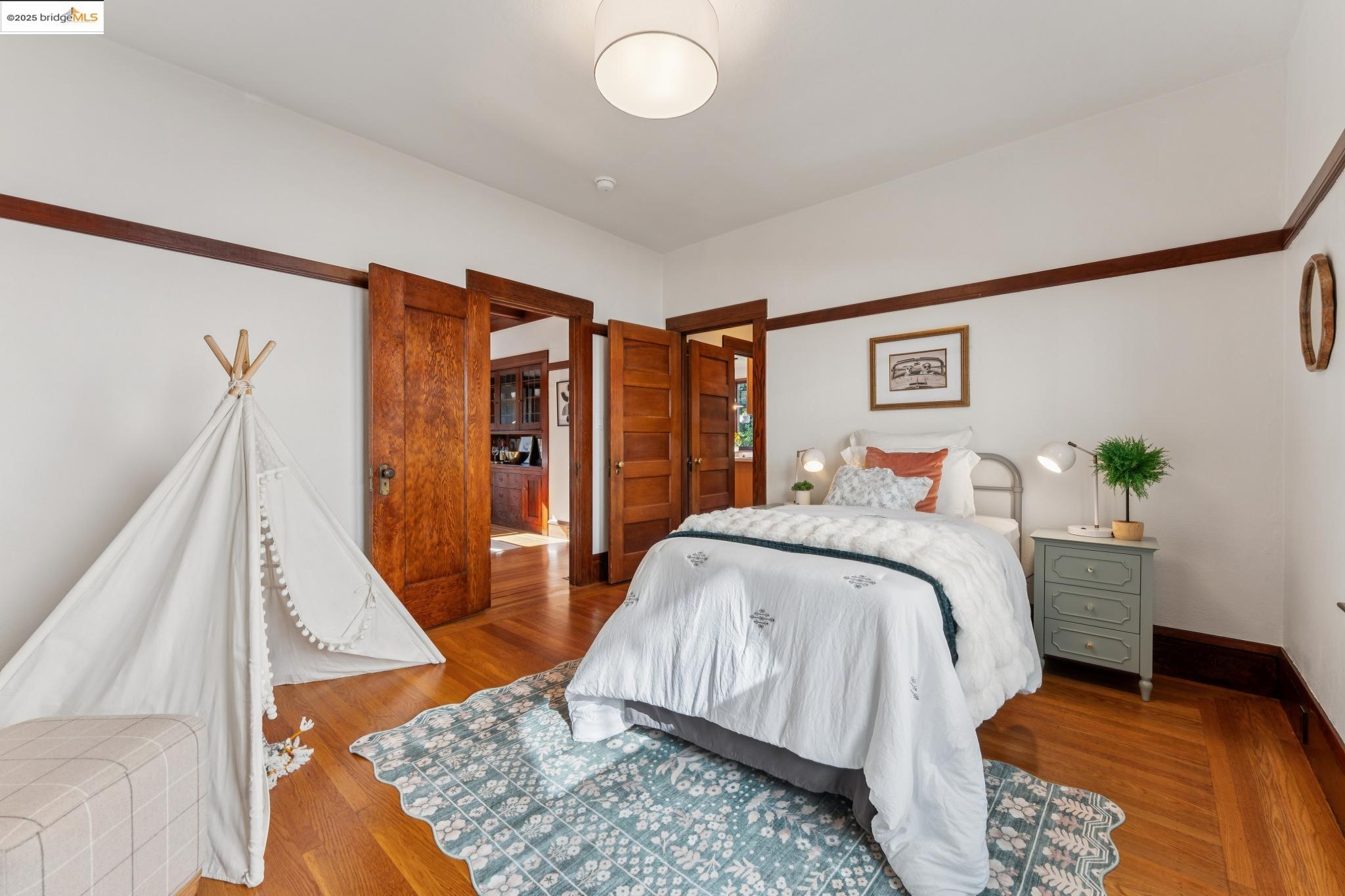 Detail Gallery Image 33 of 57 For 6127 Hillegass Ave, Oakland,  CA 94618 - 3 Beds | 1 Baths