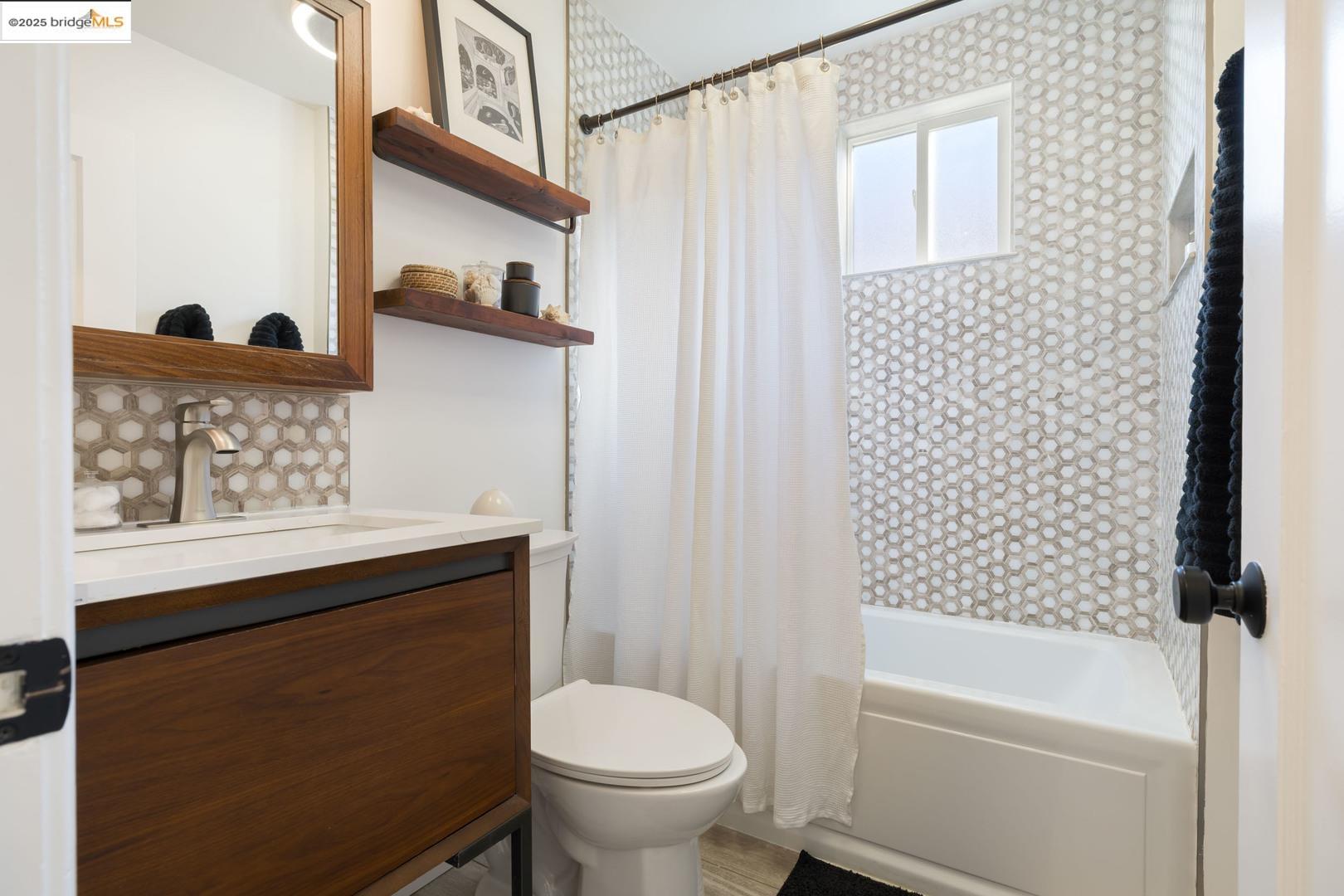 Detail Gallery Image 13 of 20 For 2829 California St, Berkeley,  CA 94703 - 3 Beds | 1 Baths