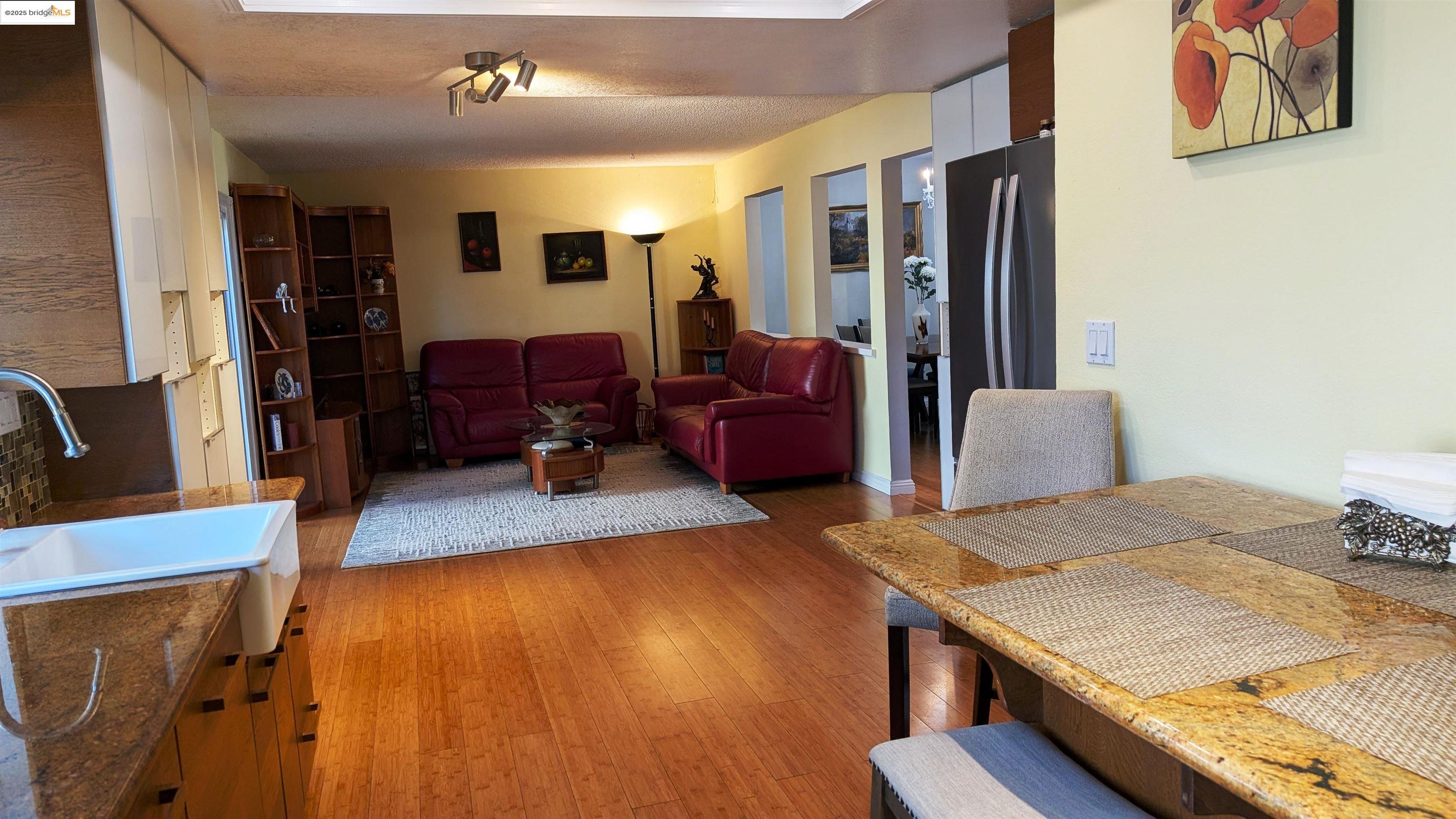 Detail Gallery Image 15 of 42 For 10013 Foxboro Ct, San Ramon,  CA 94583 - 4 Beds | 2/1 Baths