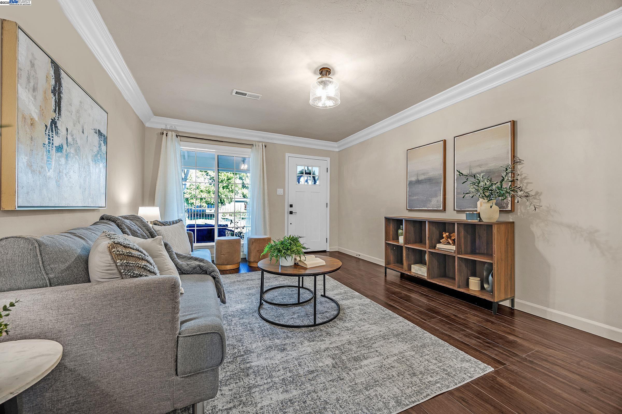 Detail Gallery Image 6 of 43 For 1935 Pine St, Livermore,  CA 94551 - 3 Beds | 2 Baths