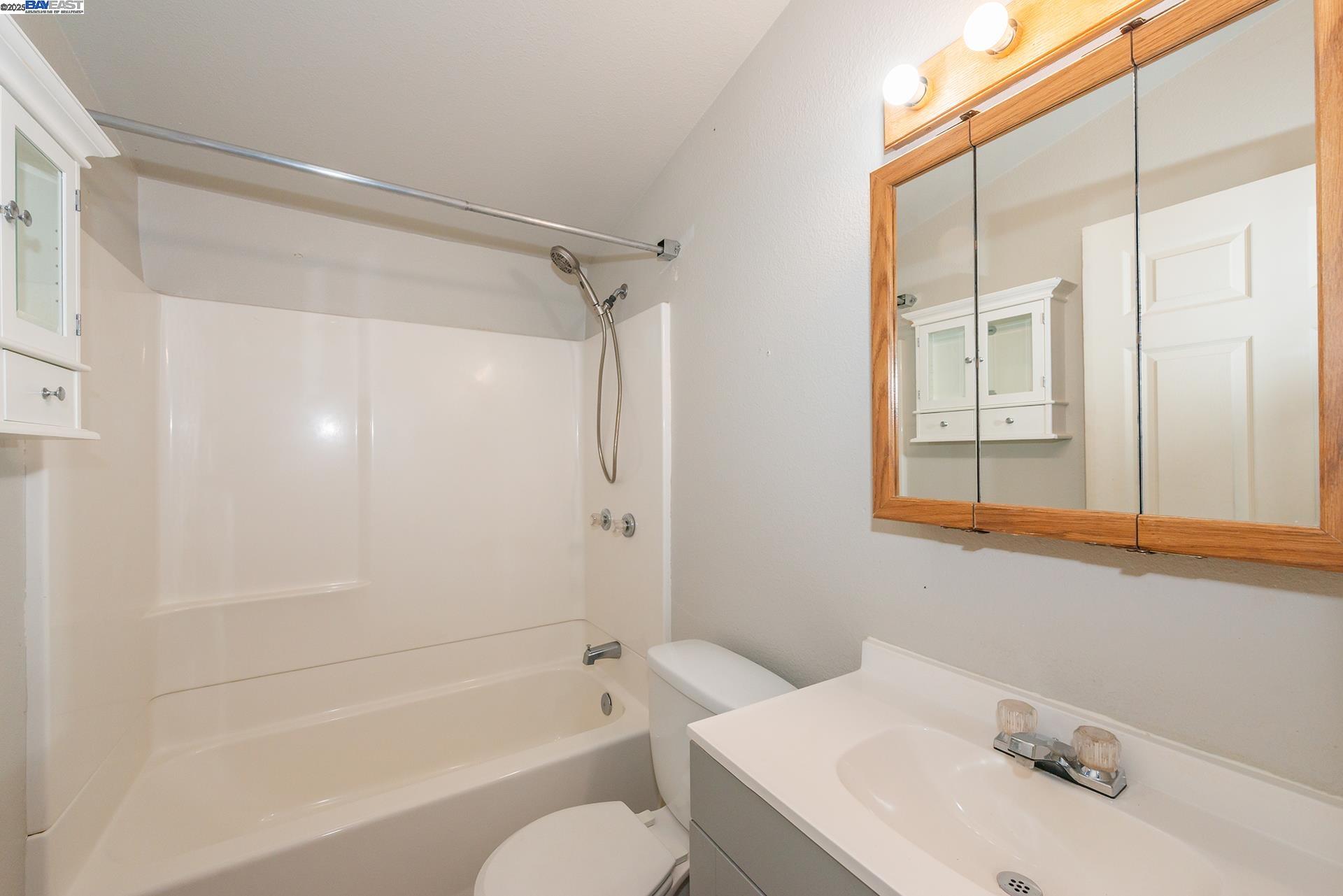 Detail Gallery Image 11 of 58 For 14555 Dry Creek Rd, Redding,  CA 96003 - 3 Beds | 2 Baths