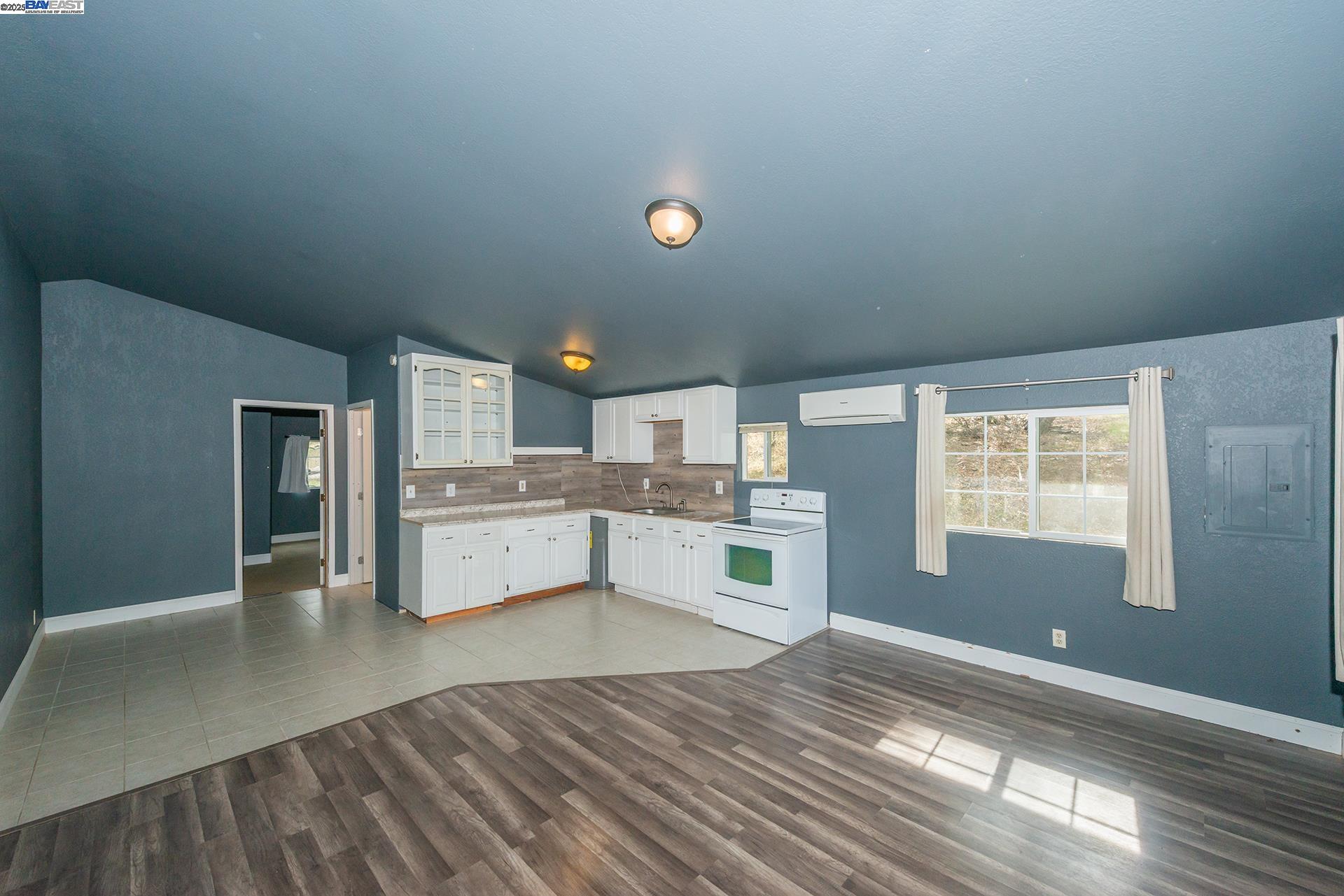 Detail Gallery Image 5 of 58 For 14555 Dry Creek Rd, Redding,  CA 96003 - 3 Beds | 2 Baths