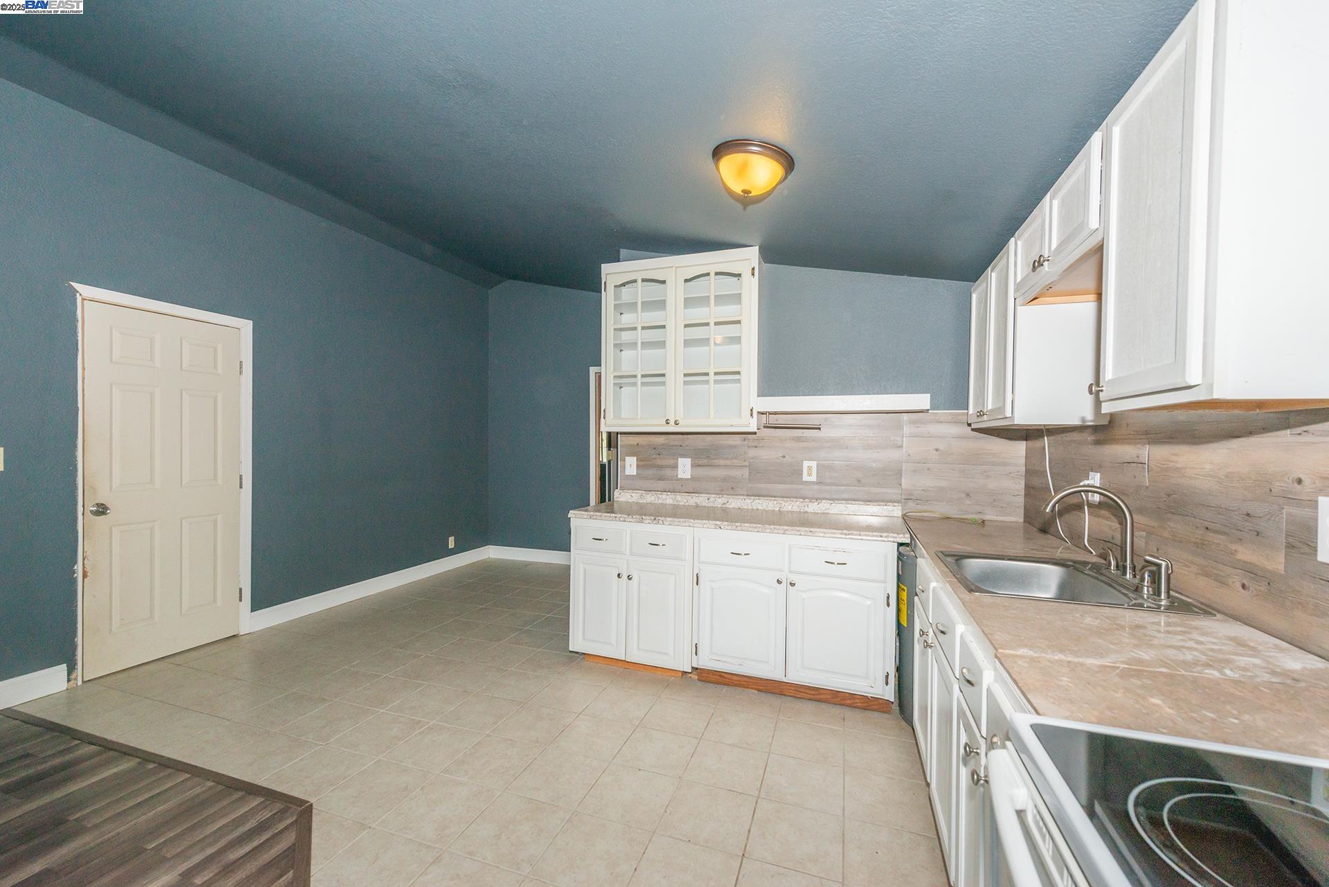 Detail Gallery Image 9 of 58 For 14555 Dry Creek Rd, Redding,  CA 96003 - 3 Beds | 2 Baths