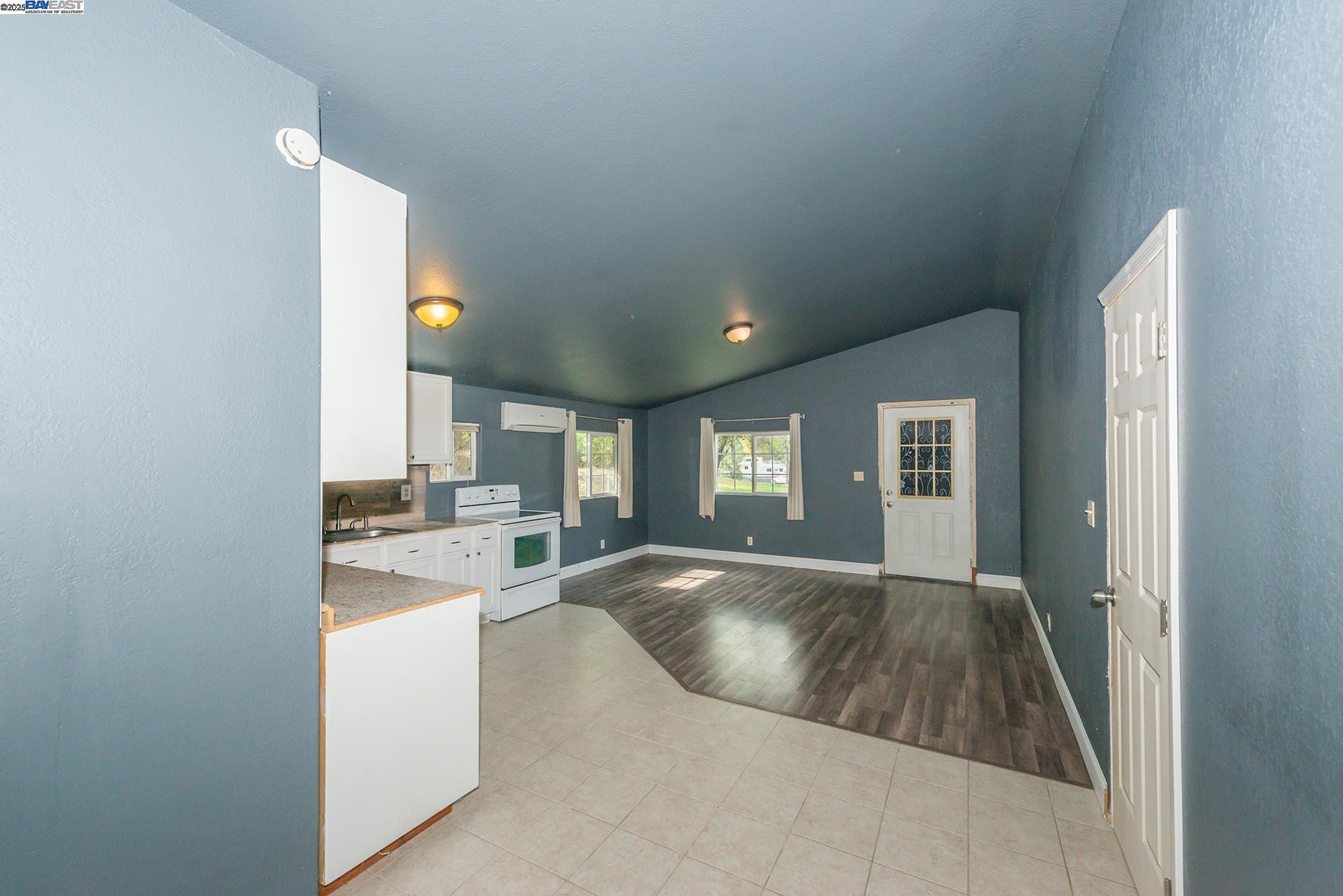 Detail Gallery Image 10 of 58 For 14555 Dry Creek Rd, Redding,  CA 96003 - 3 Beds | 2 Baths