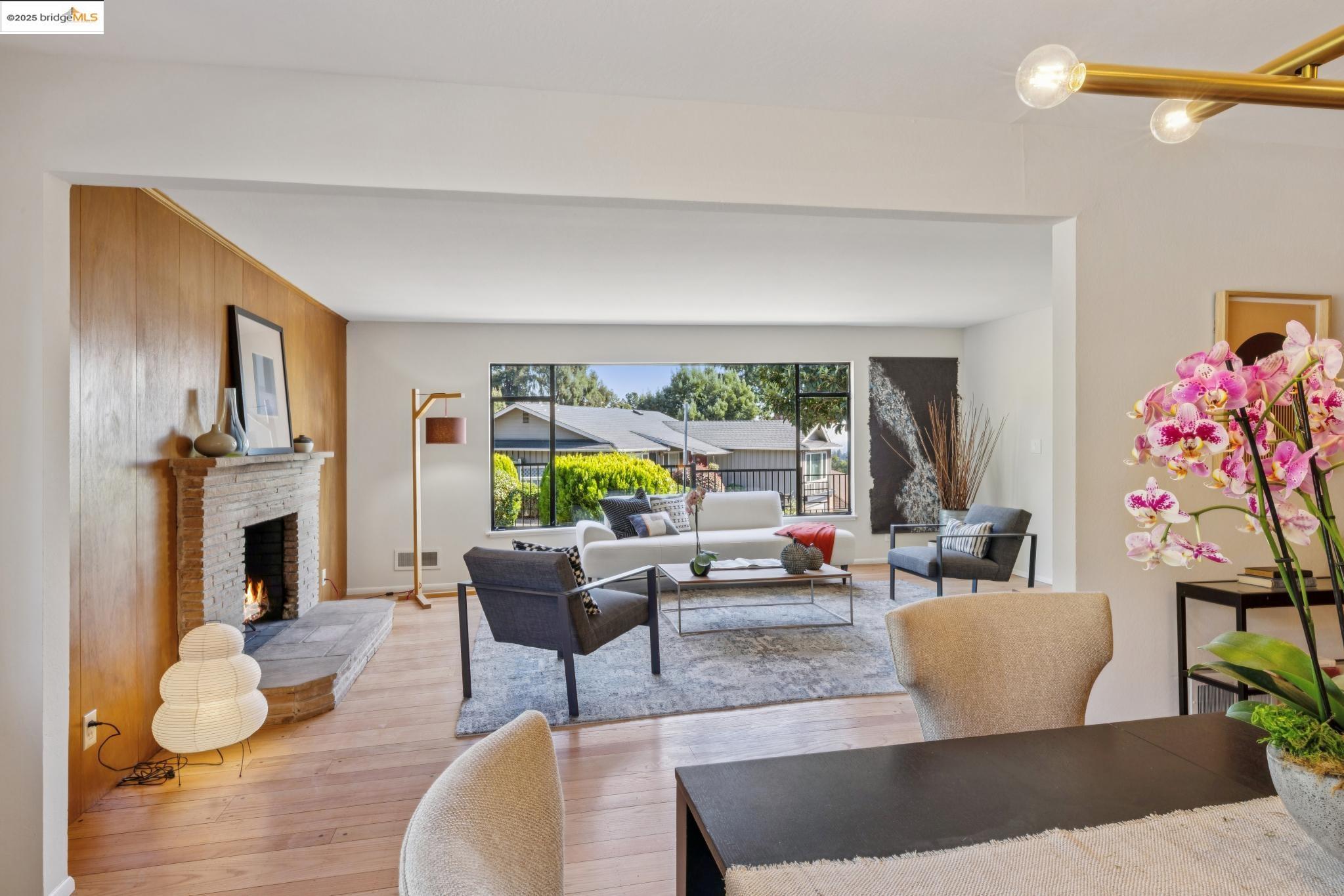 Detail Gallery Image 14 of 56 For 180 Maiden Lane, Oakland,  CA 94062 - 3 Beds | 2 Baths