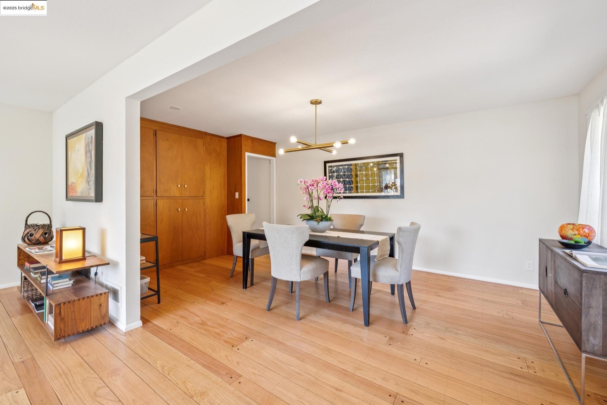 Detail Gallery Image 23 of 56 For 180 Maiden Lane, Oakland,  CA 94062 - 3 Beds | 2 Baths