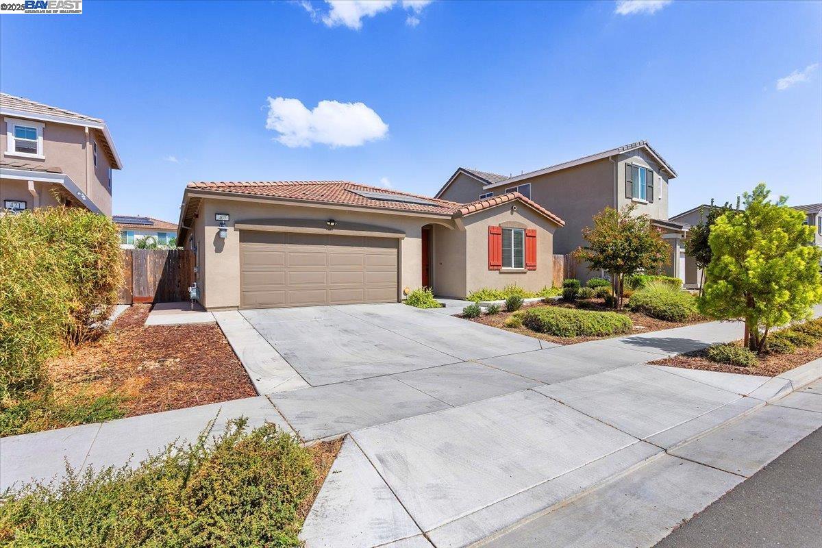 Detail Gallery Image 4 of 27 For 407 Sacramento St, Lathrop,  CA 95330 - 4 Beds | 2 Baths