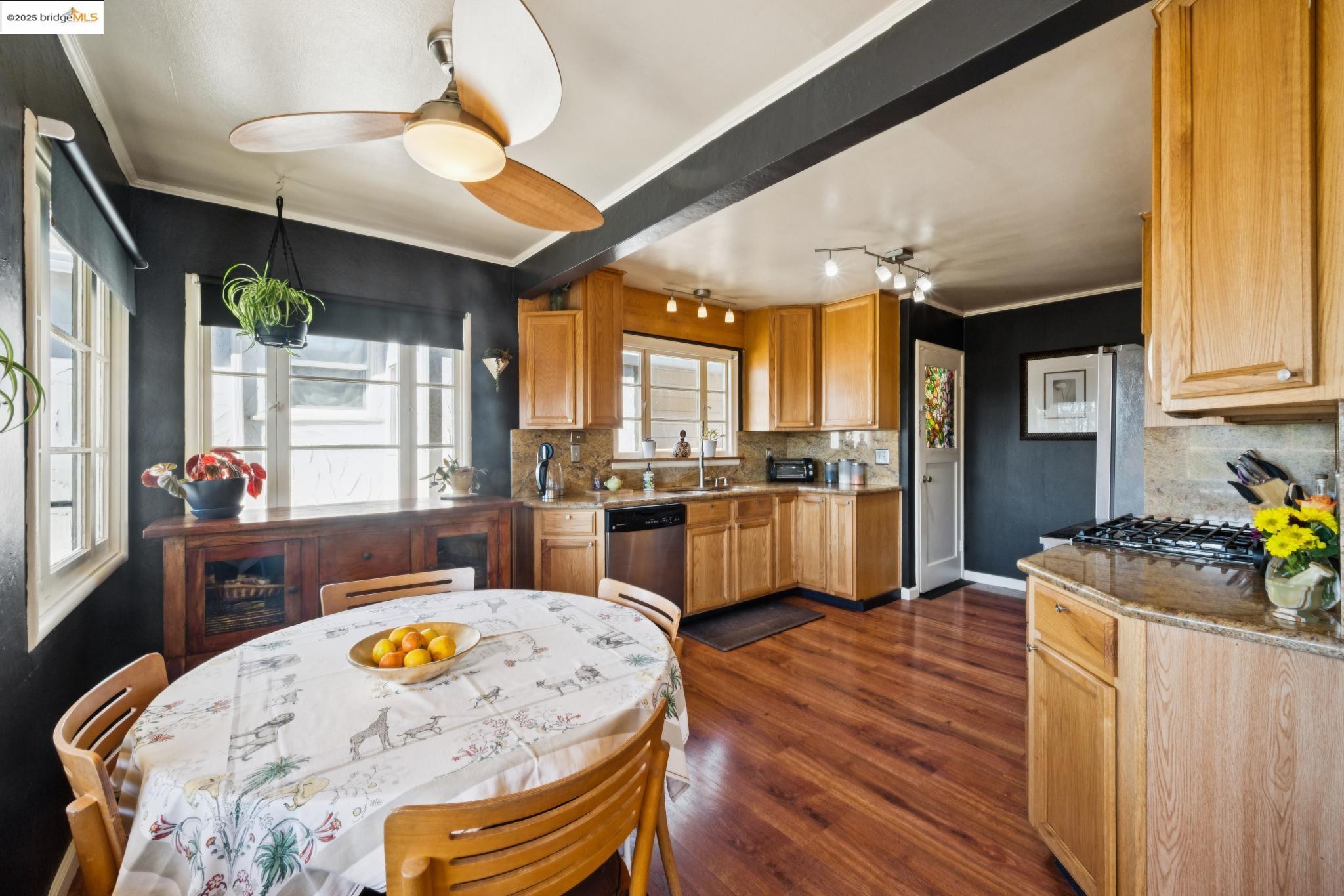 Detail Gallery Image 16 of 52 For 10768 Sheldon St, Oakland,  CA 94605 - 3 Beds | 2 Baths