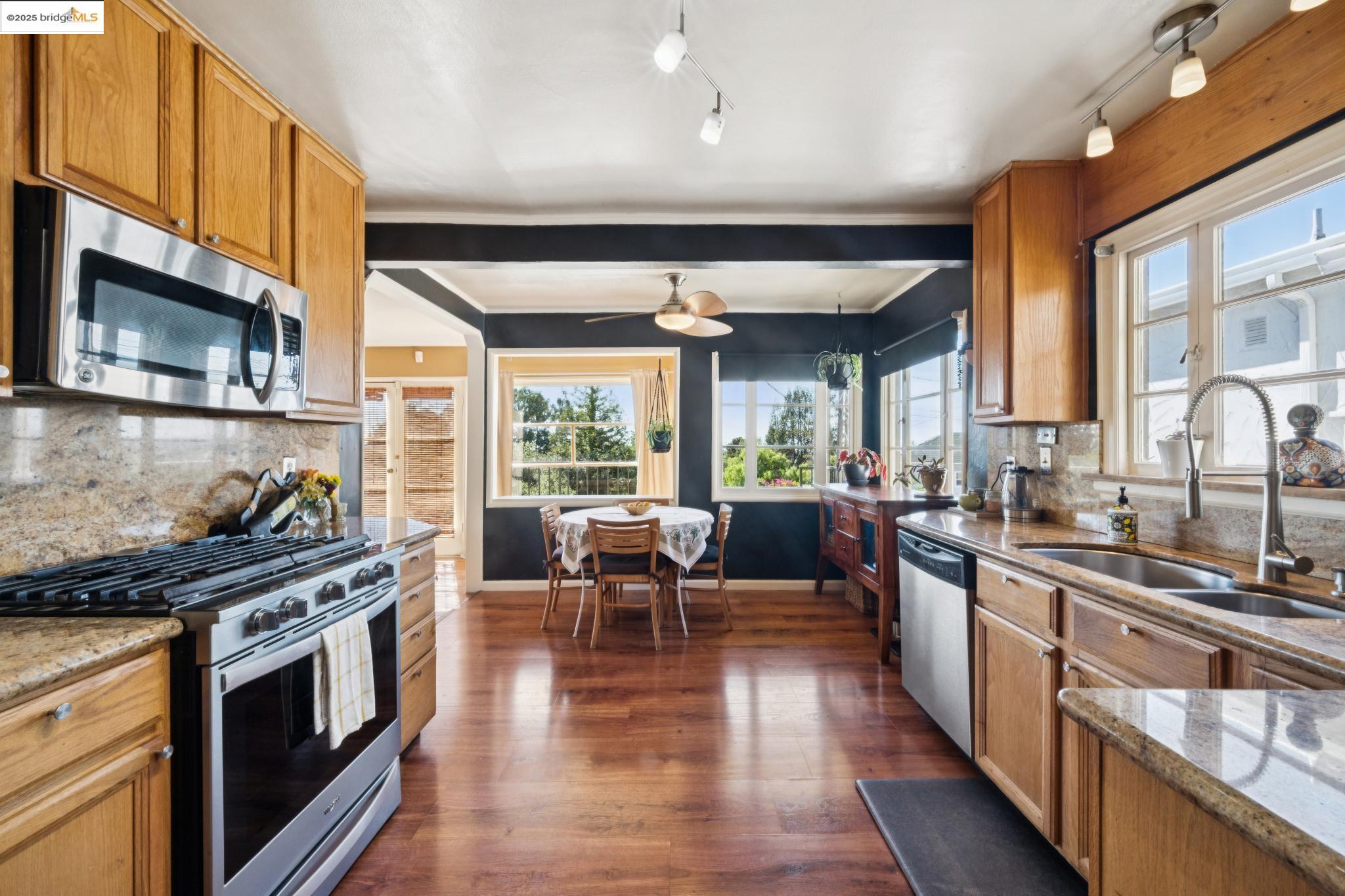 Detail Gallery Image 21 of 52 For 10768 Sheldon St, Oakland,  CA 94605 - 3 Beds | 2 Baths