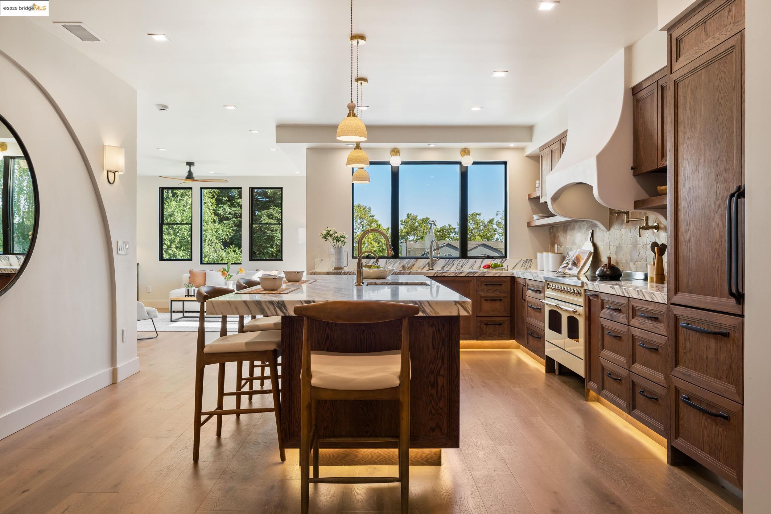 Detail Gallery Image 16 of 60 For 2026 Oakland Avenue, Piedmont,  CA 94611 - 5 Beds | 4 Baths