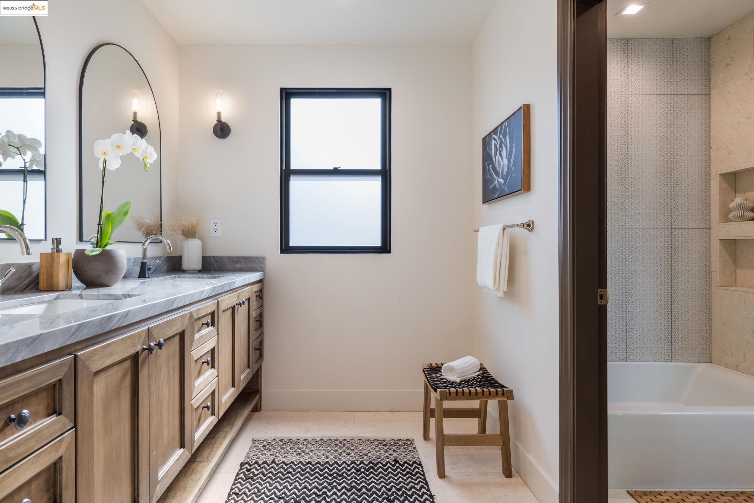 Detail Gallery Image 28 of 60 For 2026 Oakland Avenue, Piedmont,  CA 94611 - 5 Beds | 4 Baths