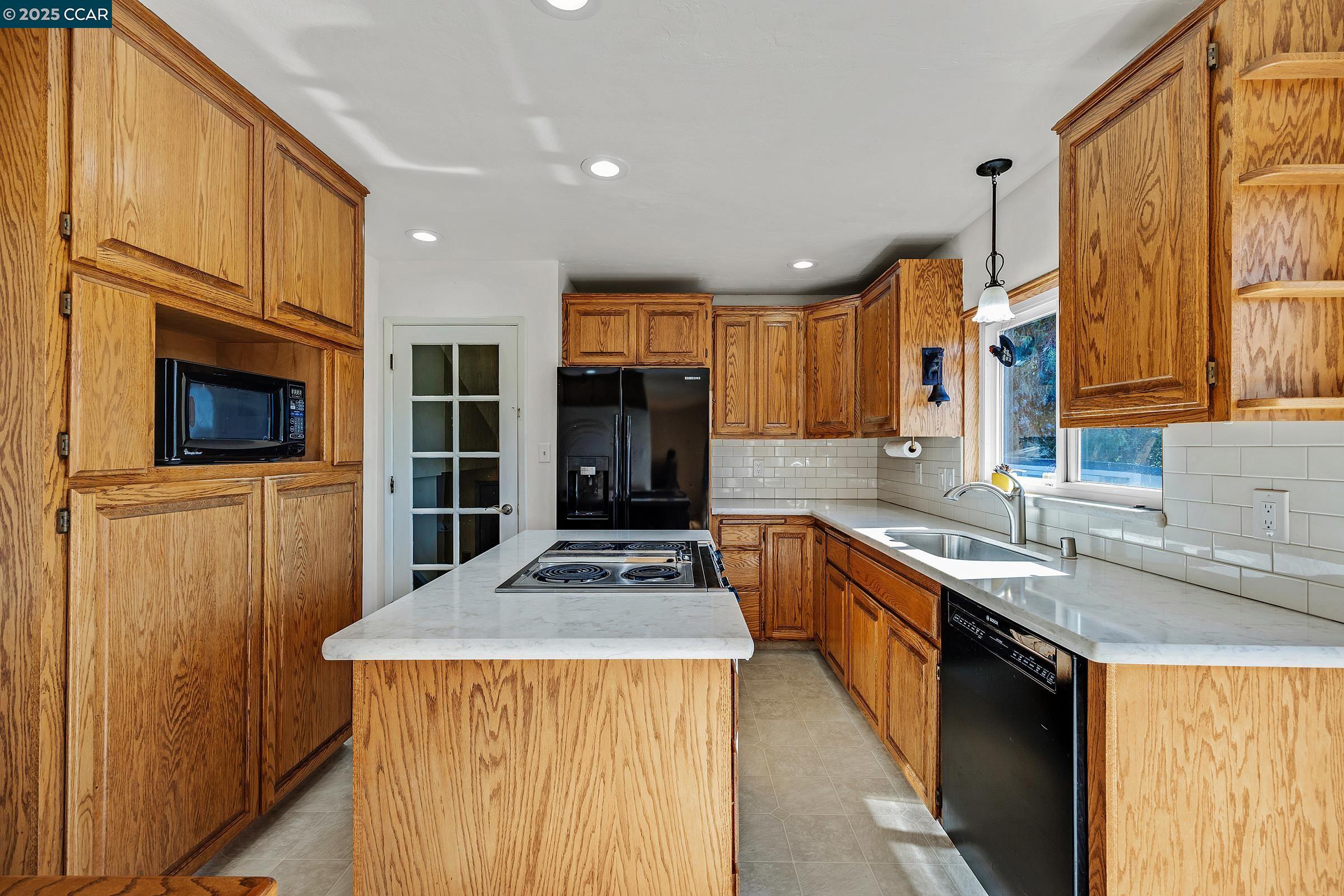 Detail Gallery Image 17 of 35 For 2543 Francis Dr, Pinole,  CA 94564 - 3 Beds | 2 Baths