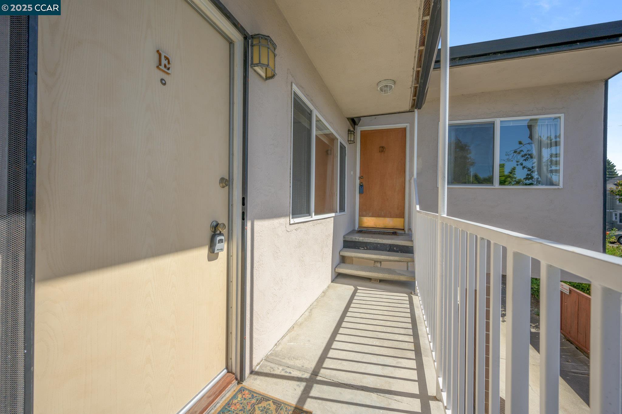 Detail Gallery Image 4 of 19 For 2134 Mcgee Ave #E,  Berkeley,  CA 94703 - 1 Beds | 1 Baths