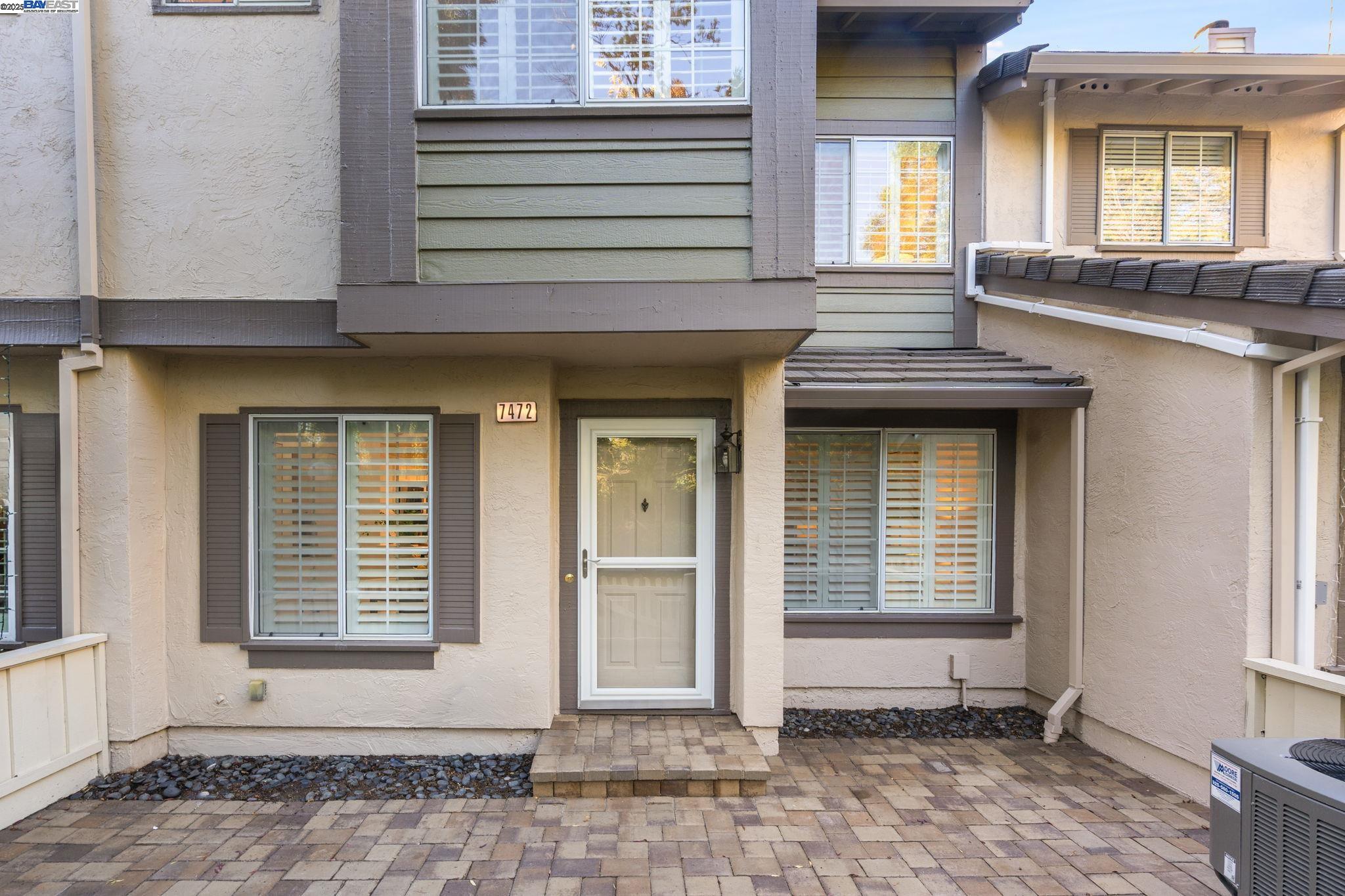 Detail Gallery Image 3 of 40 For 7472 Oxford Cir, Dublin,  CA 94568 - 3 Beds | 2/1 Baths