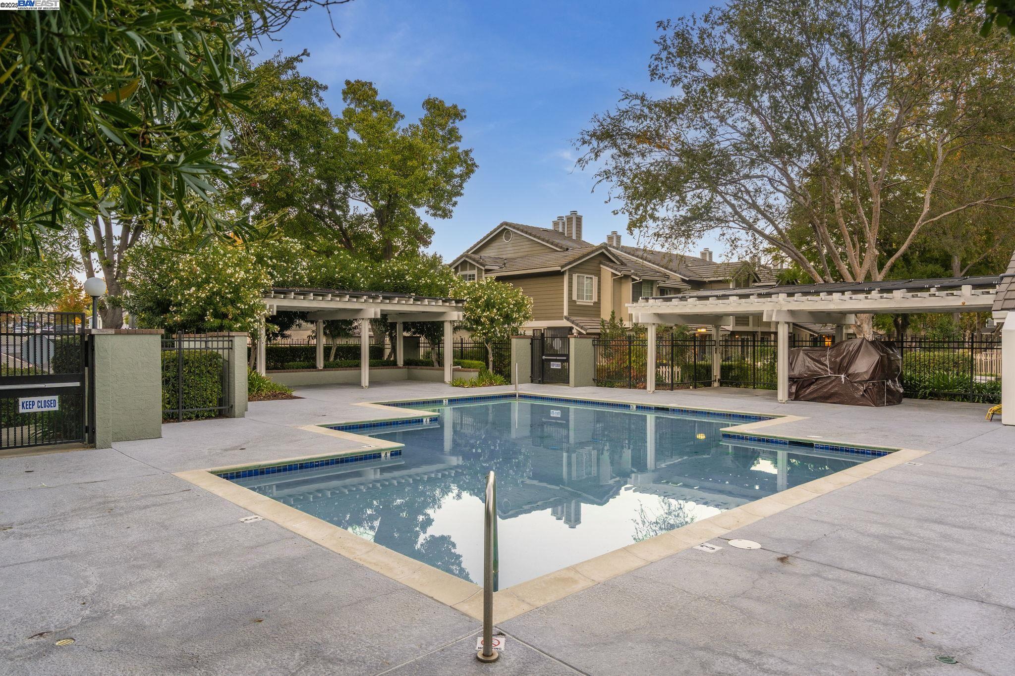 Detail Gallery Image 31 of 40 For 7472 Oxford Cir, Dublin,  CA 94568 - 3 Beds | 2/1 Baths