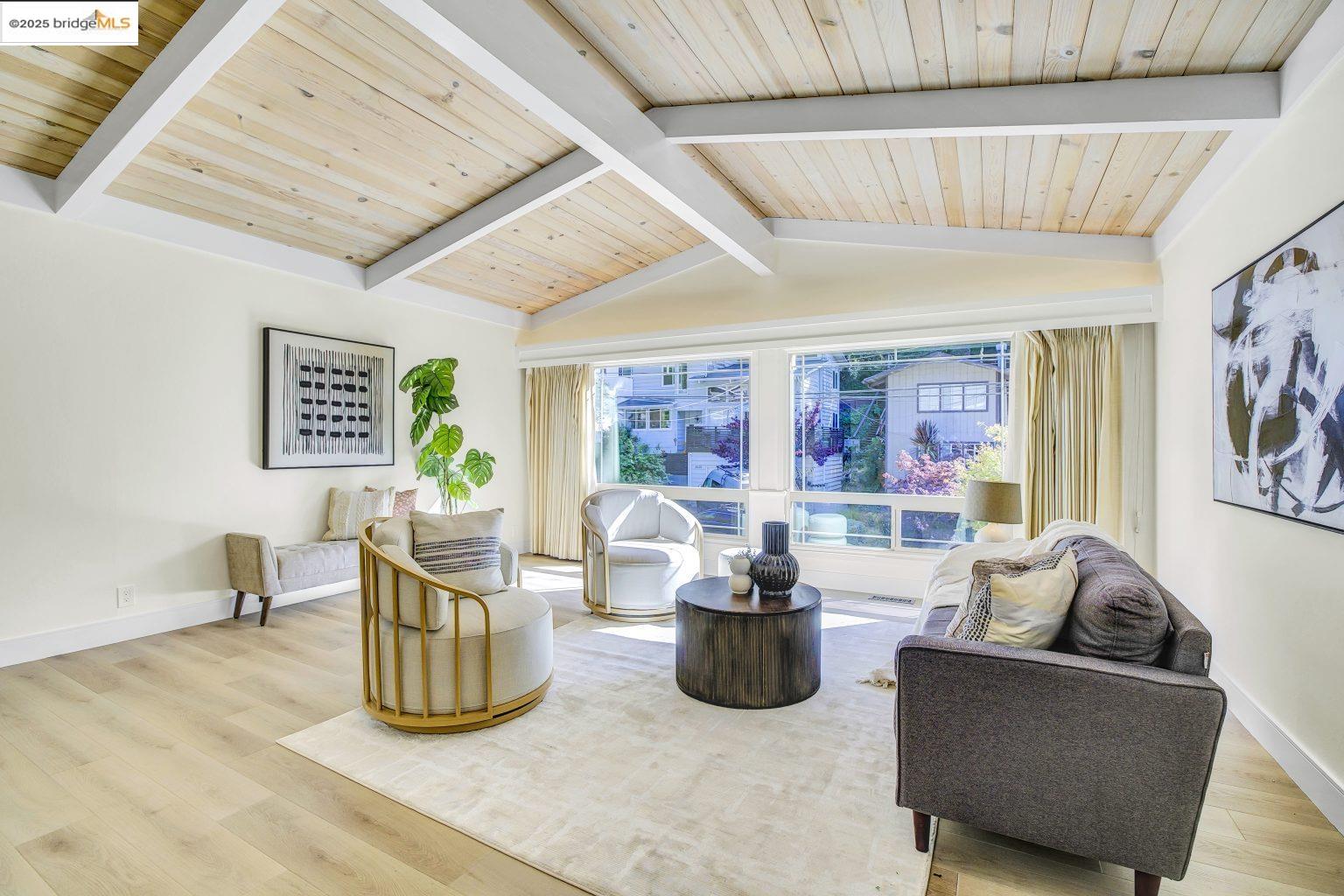 Detail Gallery Image 15 of 38 For 6635 Banning Dr, Oakland,  CA 94611 - 2 Beds | 1/1 Baths