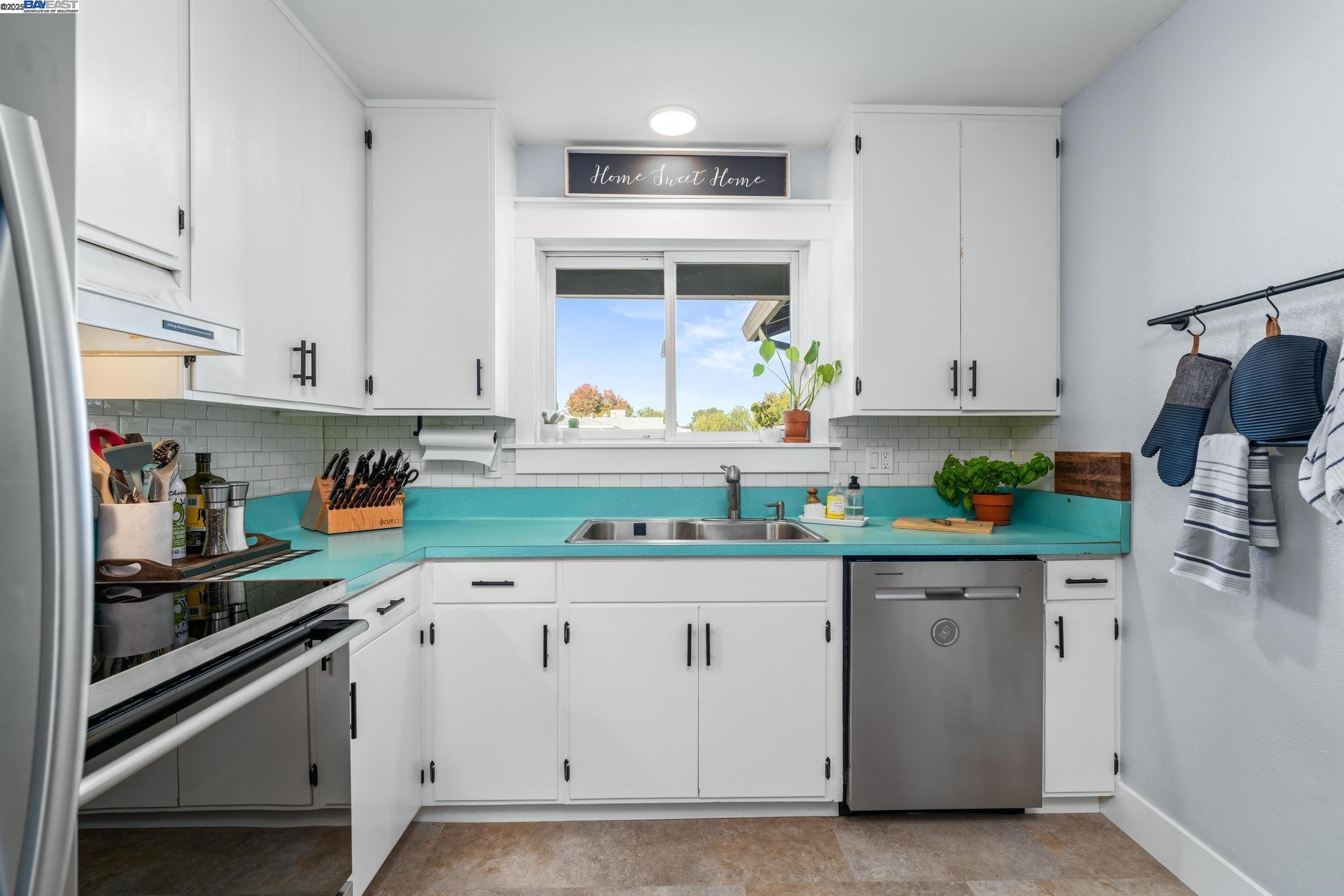 Detail Gallery Image 12 of 48 For 2969 Cabrillo Ave, Livermore,  CA 94550 - 3 Beds | 2 Baths