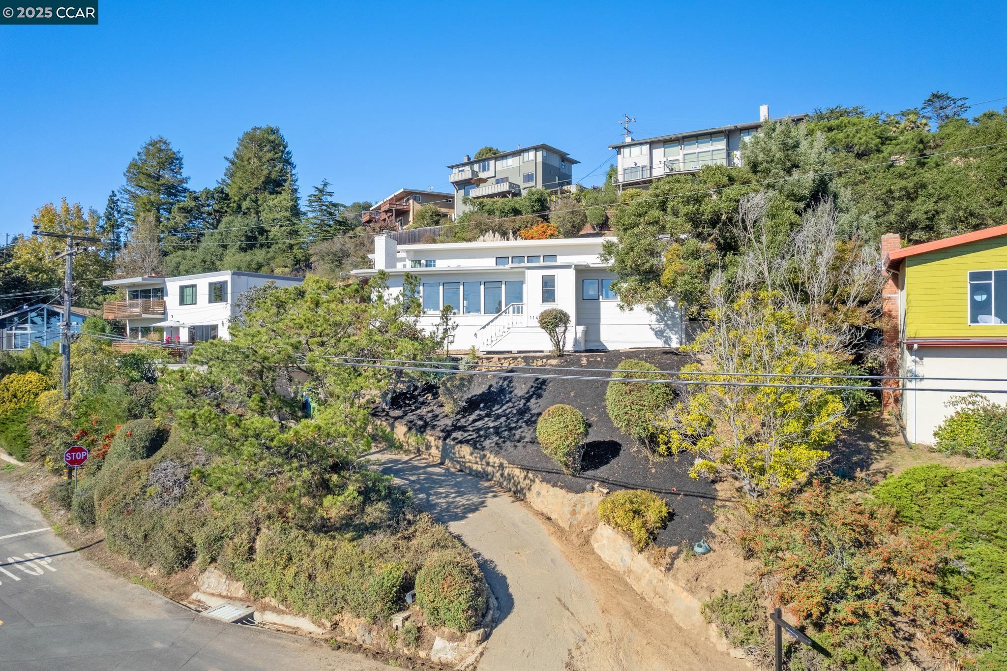 Detail Gallery Image 2 of 43 For 1140 King Dr, El Cerrito,  CA 94530 - 3 Beds | 3 Baths