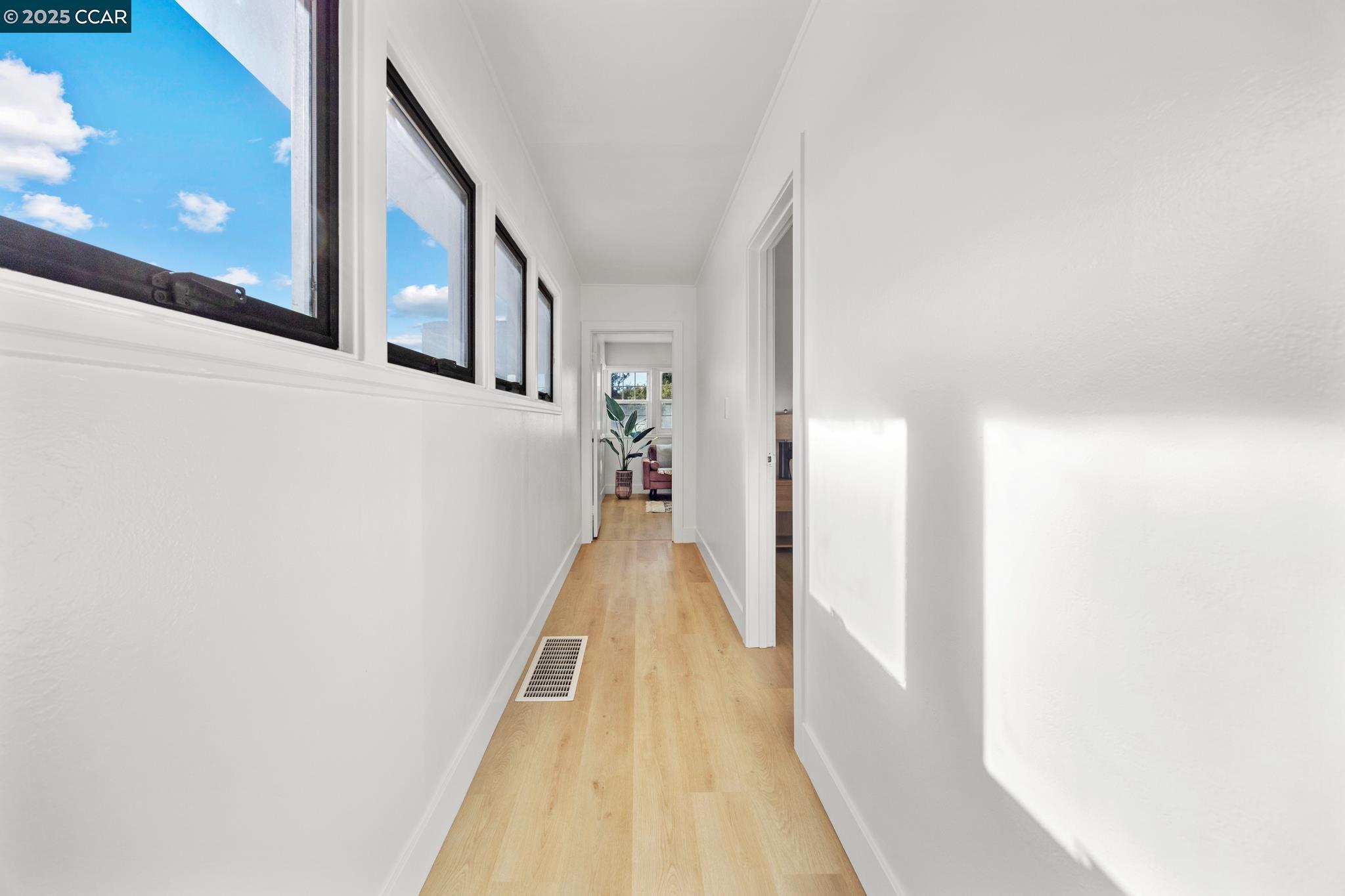 Detail Gallery Image 14 of 43 For 1140 King Dr, El Cerrito,  CA 94530 - 3 Beds | 3 Baths