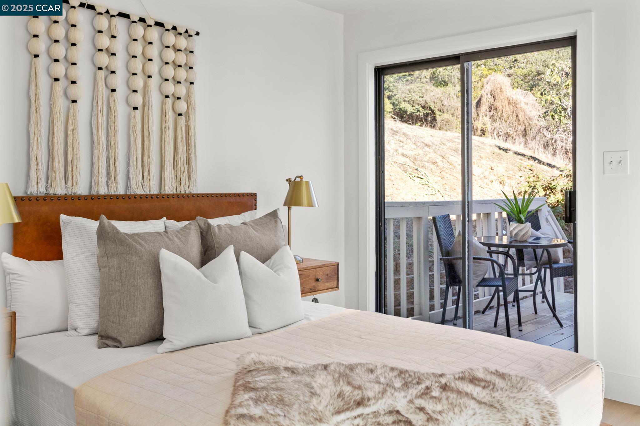 Detail Gallery Image 21 of 43 For 1140 King Dr, El Cerrito,  CA 94530 - 3 Beds | 3 Baths