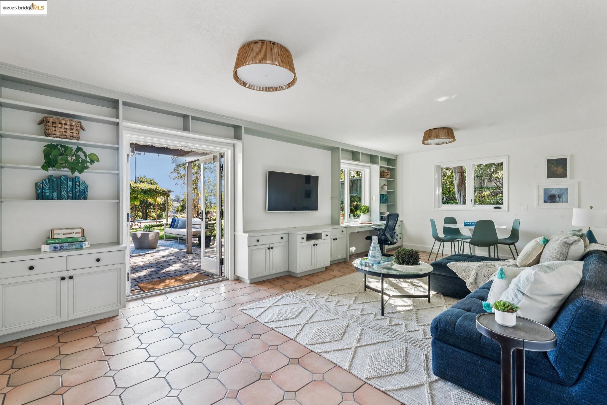 Detail Gallery Image 36 of 60 For 5311 Golden Gate Ave, Oakland,  CA 94618 - 4 Beds | 3/1 Baths