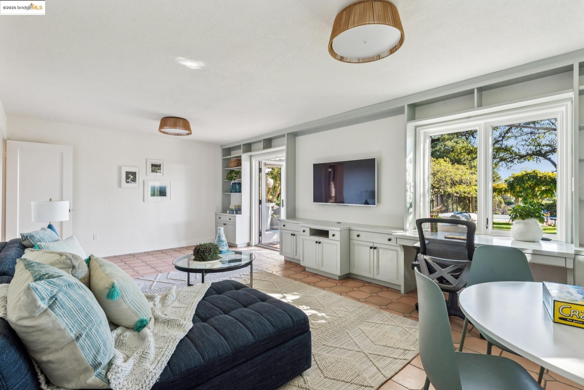 Detail Gallery Image 37 of 60 For 5311 Golden Gate Ave, Oakland,  CA 94618 - 4 Beds | 3/1 Baths