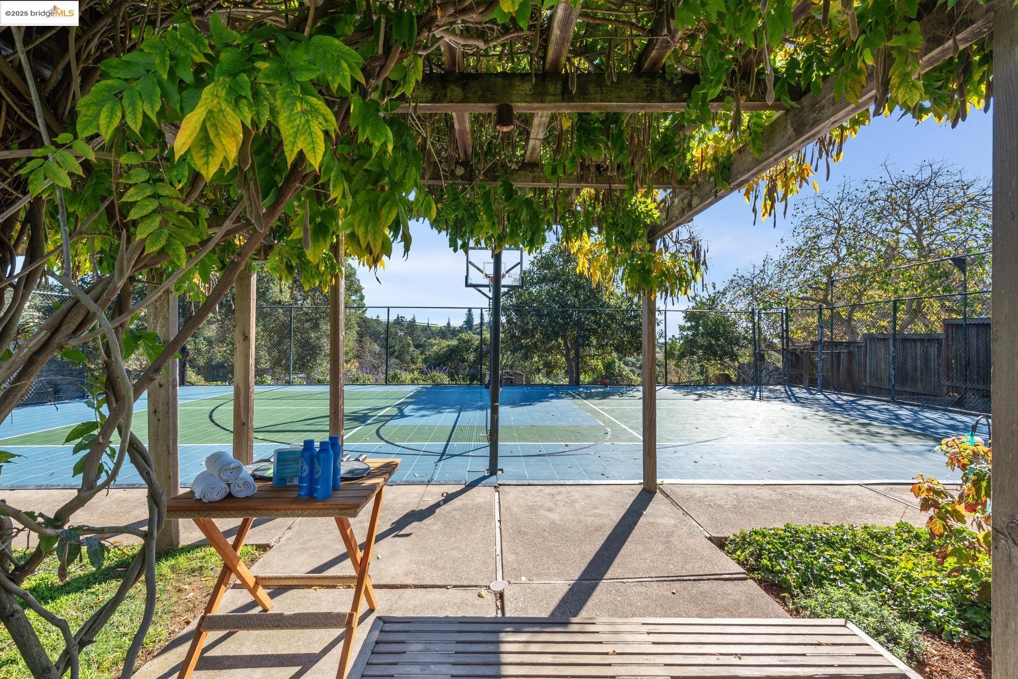 Detail Gallery Image 47 of 60 For 5311 Golden Gate Ave, Oakland,  CA 94618 - 4 Beds | 3/1 Baths