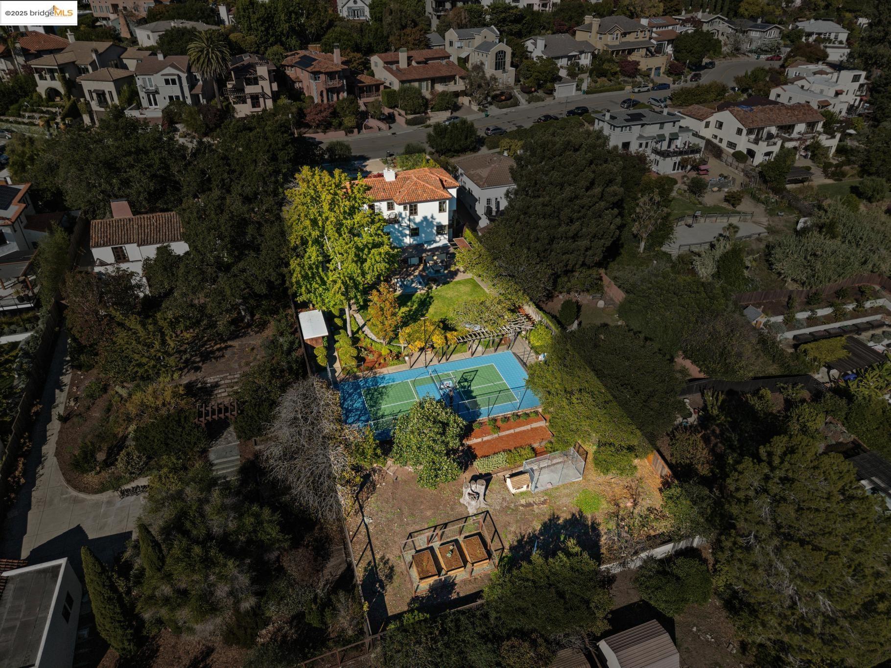 Detail Gallery Image 57 of 60 For 5311 Golden Gate Ave, Oakland,  CA 94618 - 4 Beds | 3/1 Baths